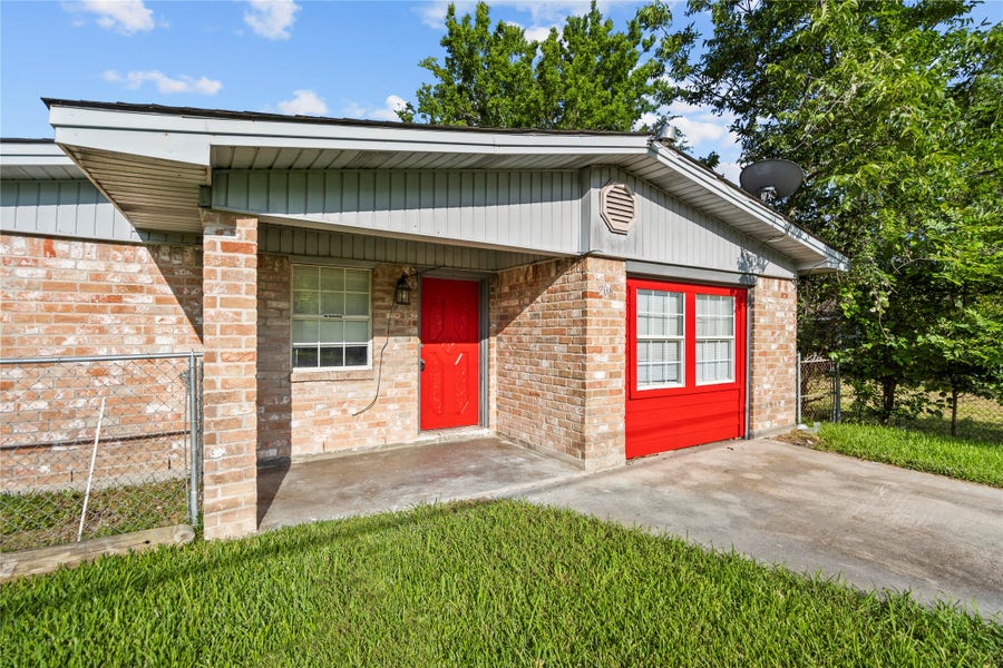 Property photo for 206 S Texas Street, Texas City, TX