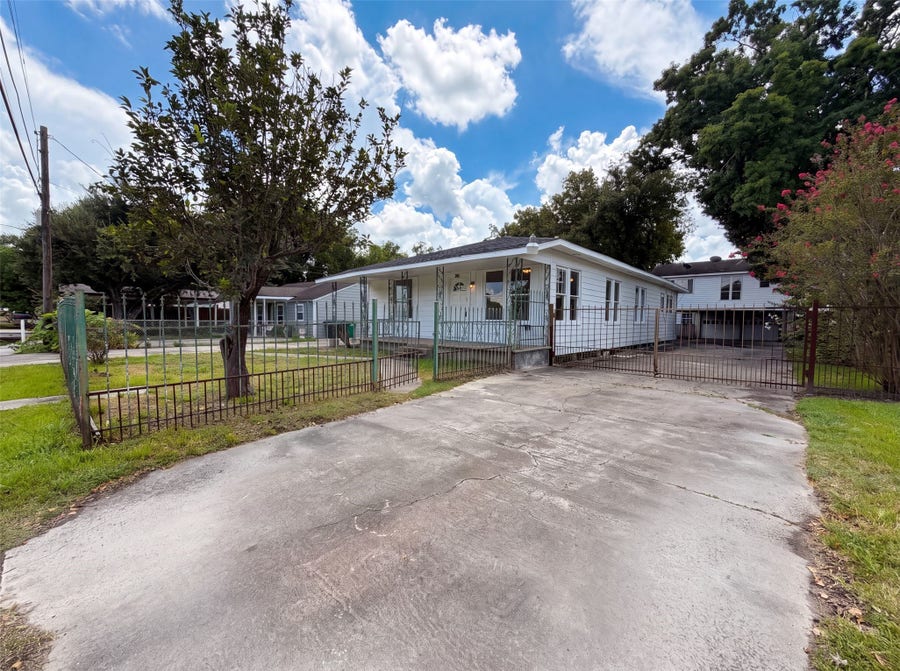 Property photo for 714 Bolling Lane, Houston, TX