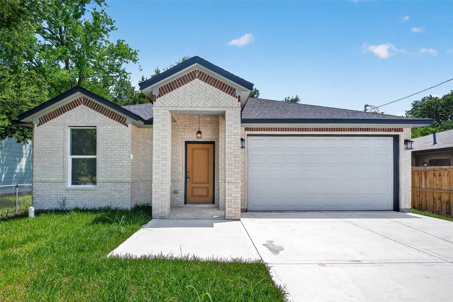 Property photo for 130 E Melville Drive, Crosby, TX