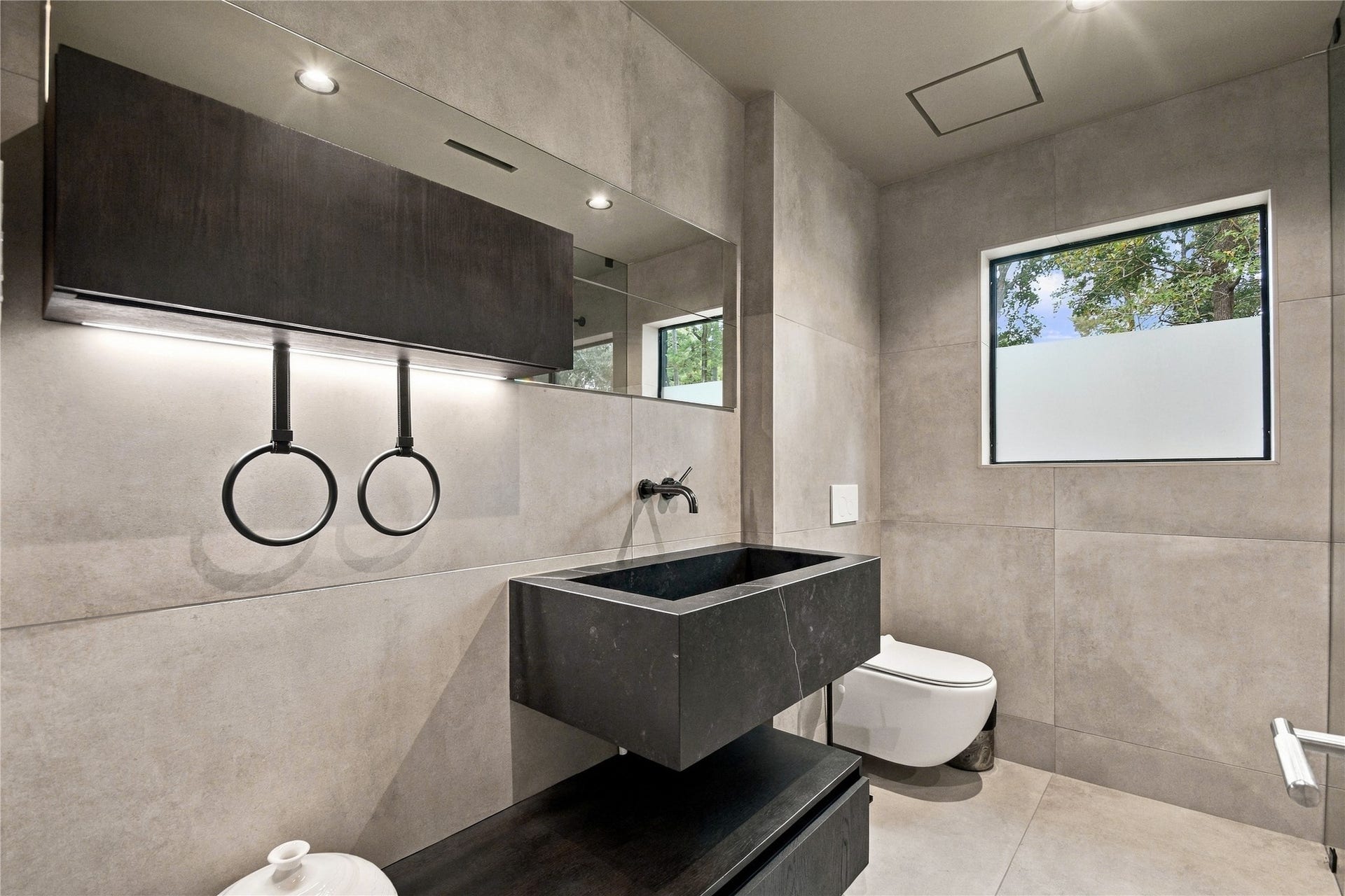 27273 Orth Lane, Oak Ridge North, TX 77385 1st floor guest bathroom