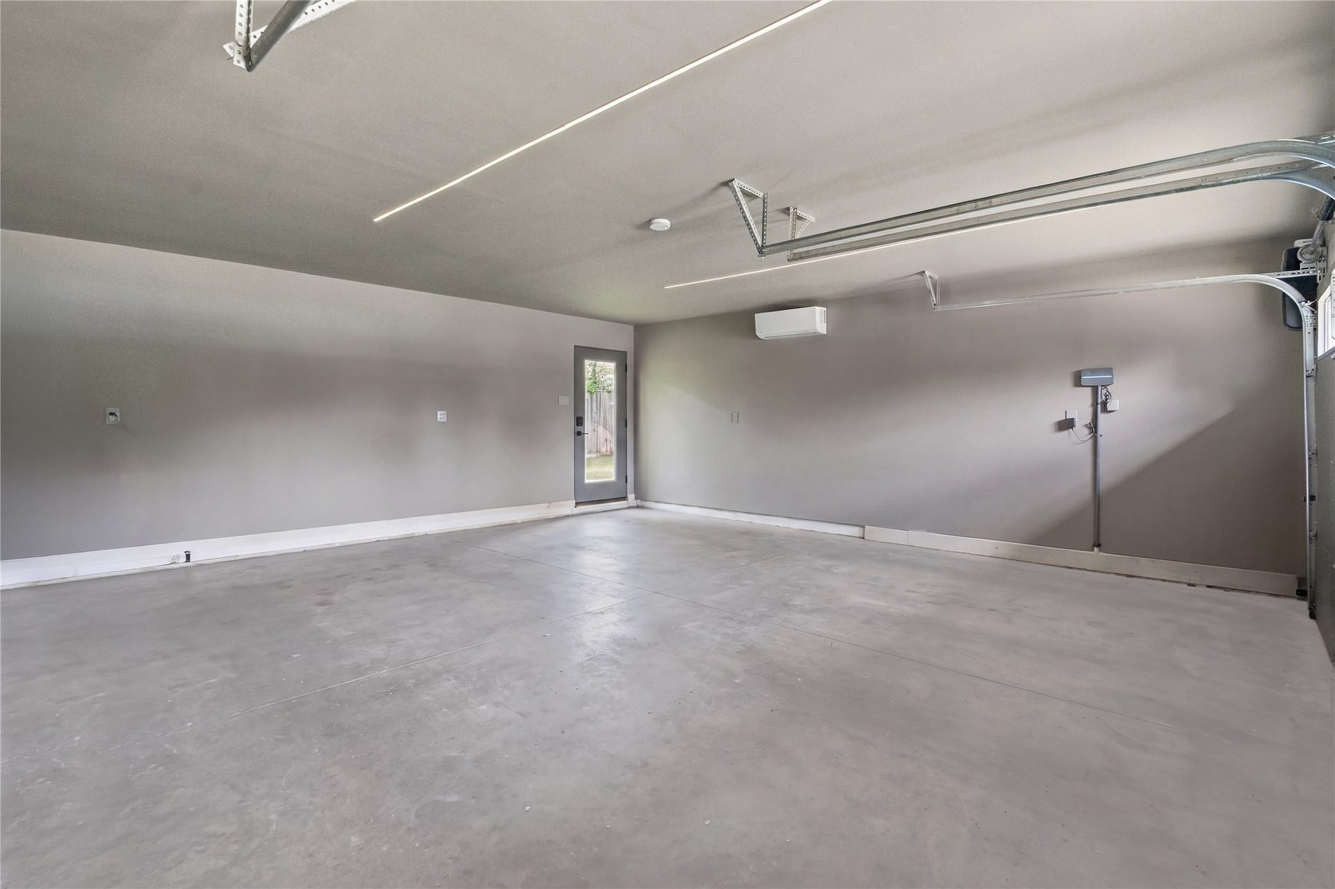 27273 Orth Lane, Oak Ridge North, TX 77385 air conditioned two car garage