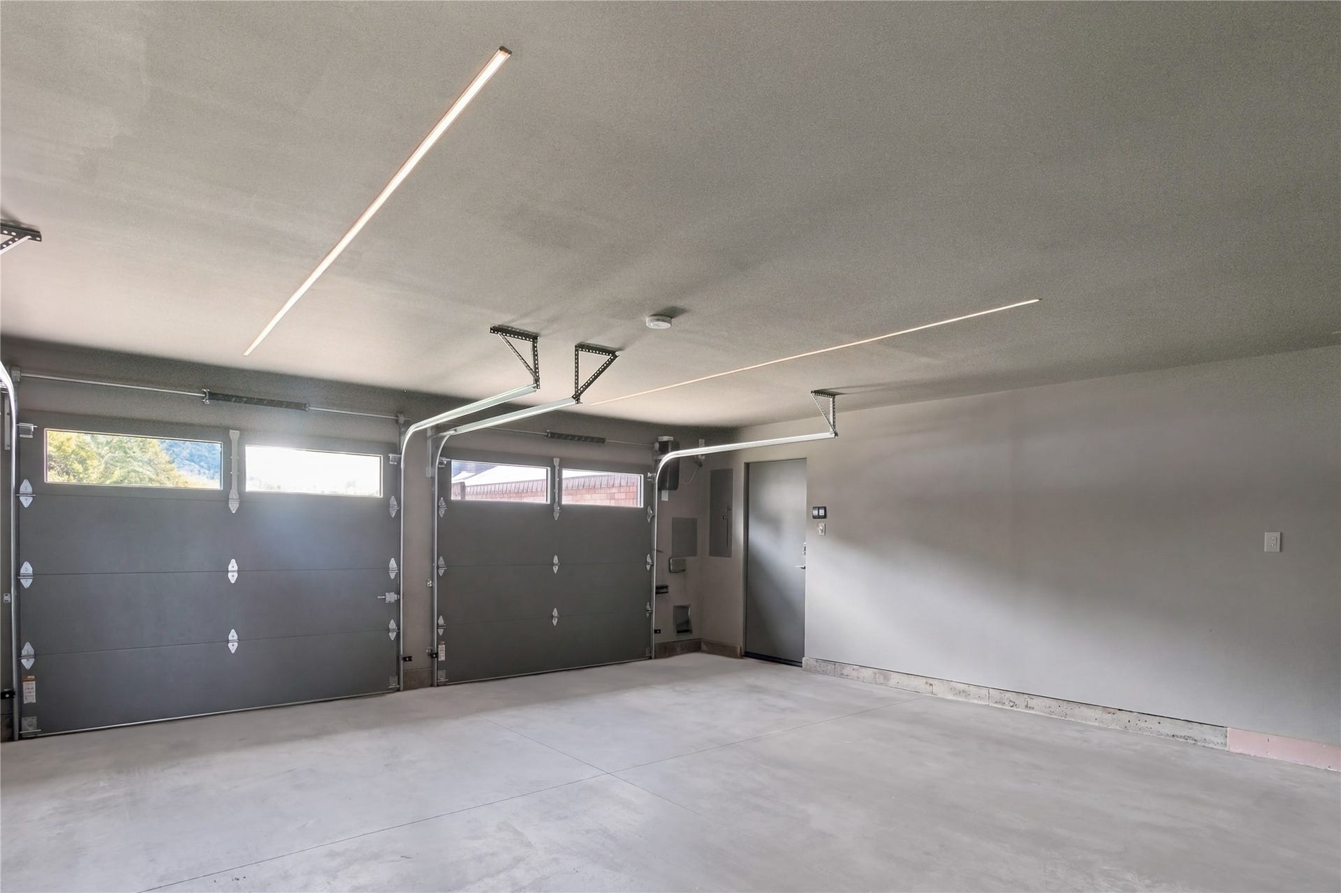 27273 Orth Lane, Oak Ridge North, TX 77385 air conditioned two car garage