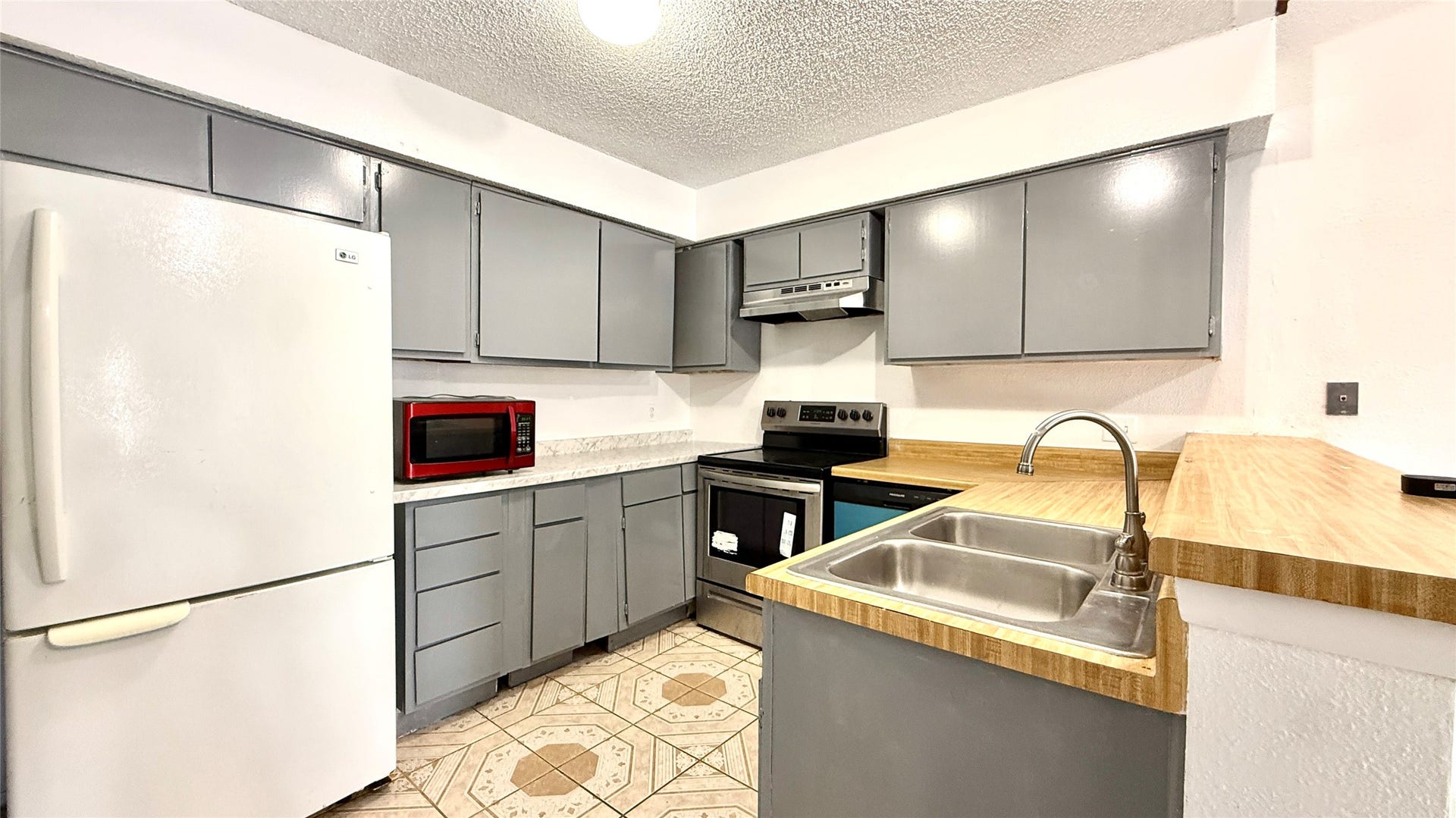 11889 Bobwhite Drive, #834, Houston, TX 77035 11889 Bobwhite Drive, #834, Houston, TX 77035