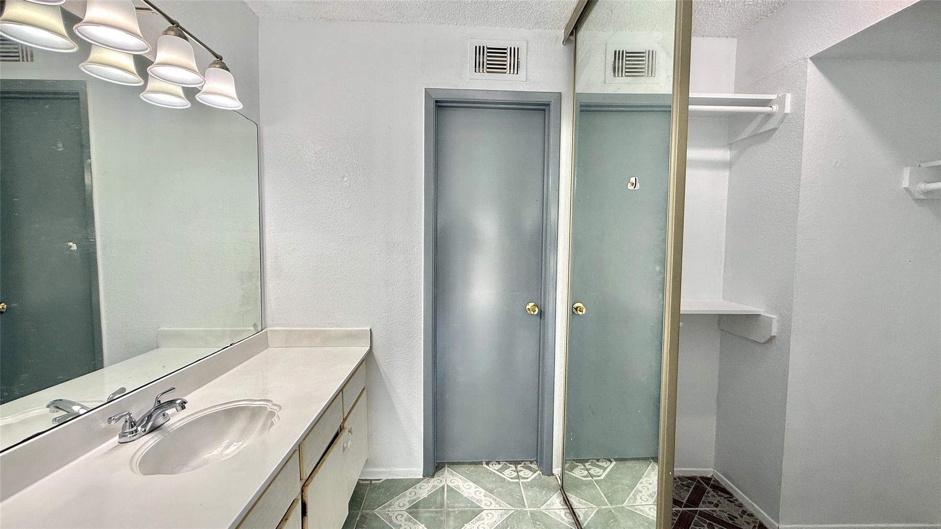 11889 Bobwhite Drive, #834, Houston, TX 77035 11889 Bobwhite Drive, #834, Houston, TX 77035