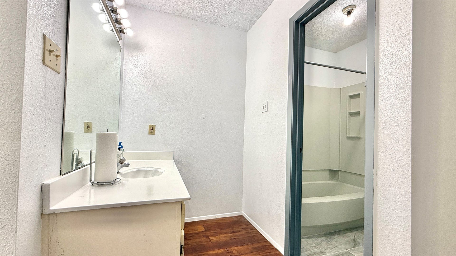 11889 Bobwhite Drive, #834, Houston, TX 77035 11889 Bobwhite Drive, #834, Houston, TX 77035