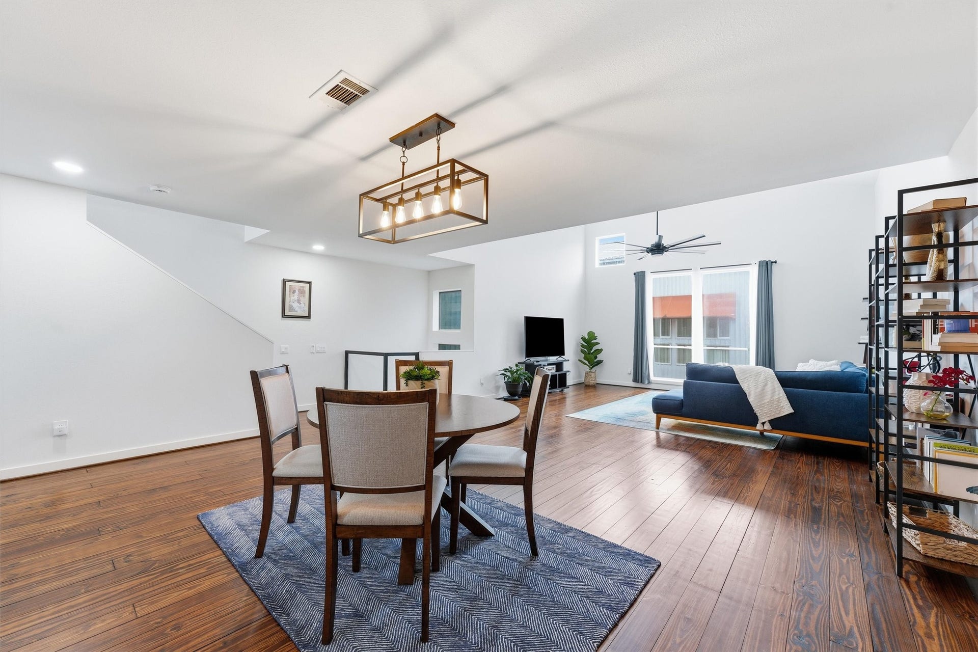 Alternate view of the dining room