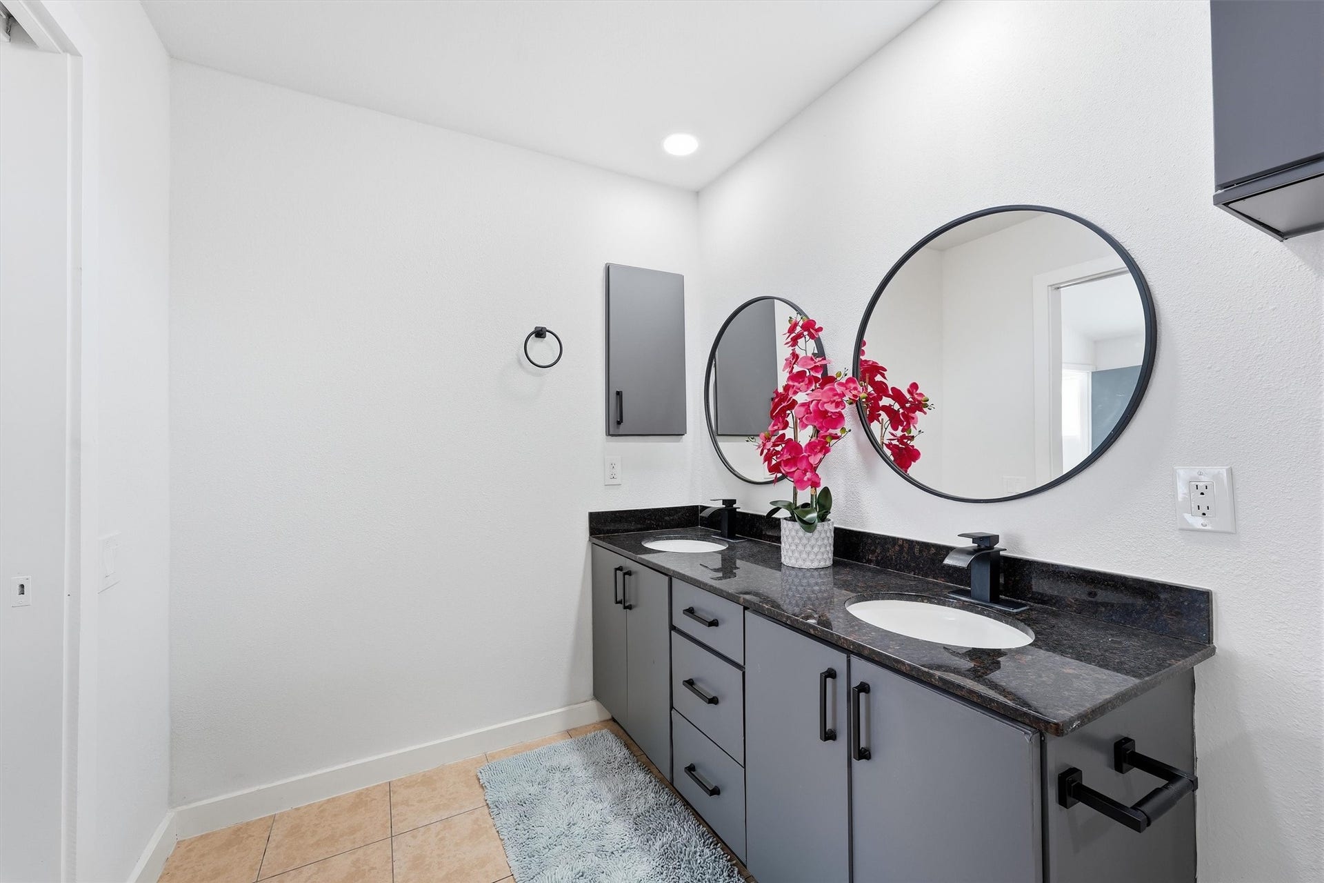 Primary bath with double vanity