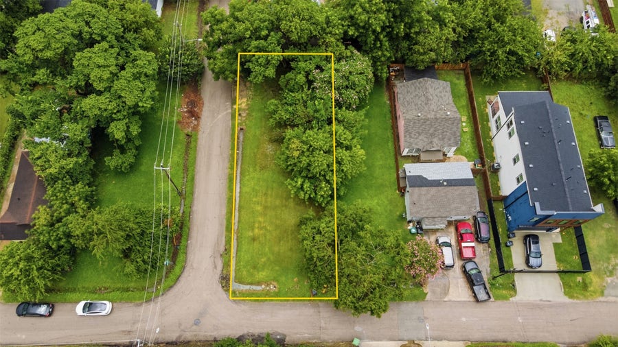 Property photo for 842 E 40th Street, North Houston, TX