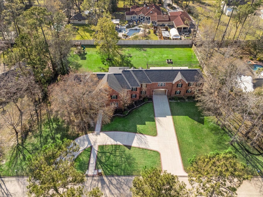 Property photo for 15 Enchanted Woods Drive, Kingwood, TX