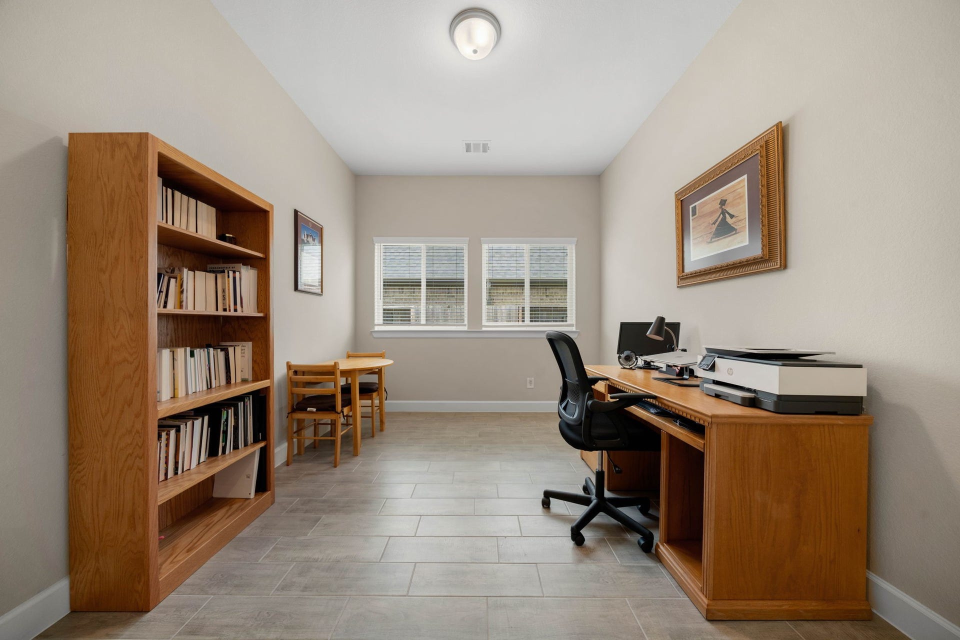 6922 Goldstrum Way, Katy, TX 77493 A versatile flex room offers space for a home office or study, with natural light from two windows.