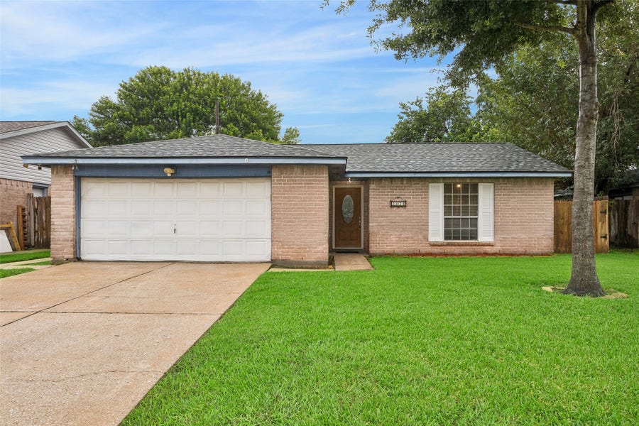 Property photo for 2114 Mocking Bird Lane, La Porte, TX