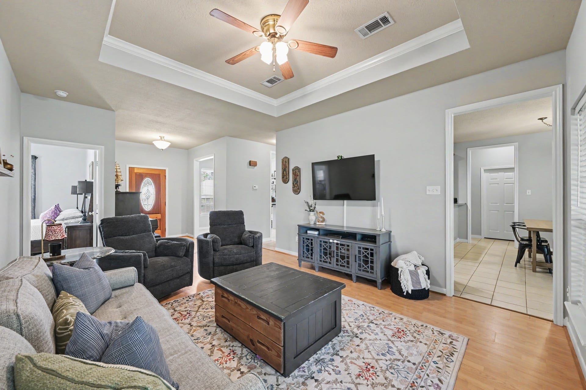 14010 Jamaica Circle, Willis, TX 77318 Spacious Living room.
