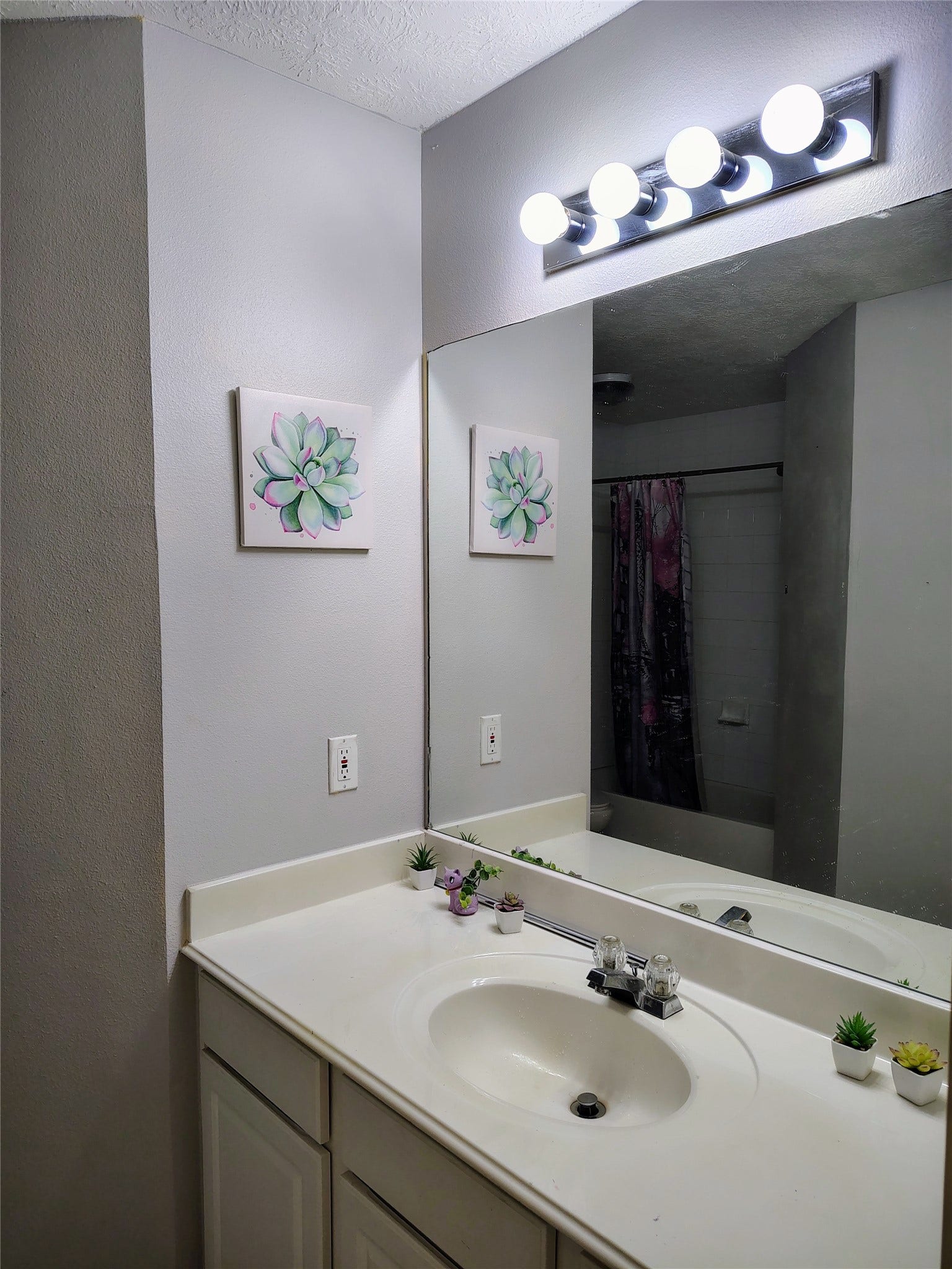 3443 Shore Shadows Drive, Crosby, TX 77532 2nd Bathroom