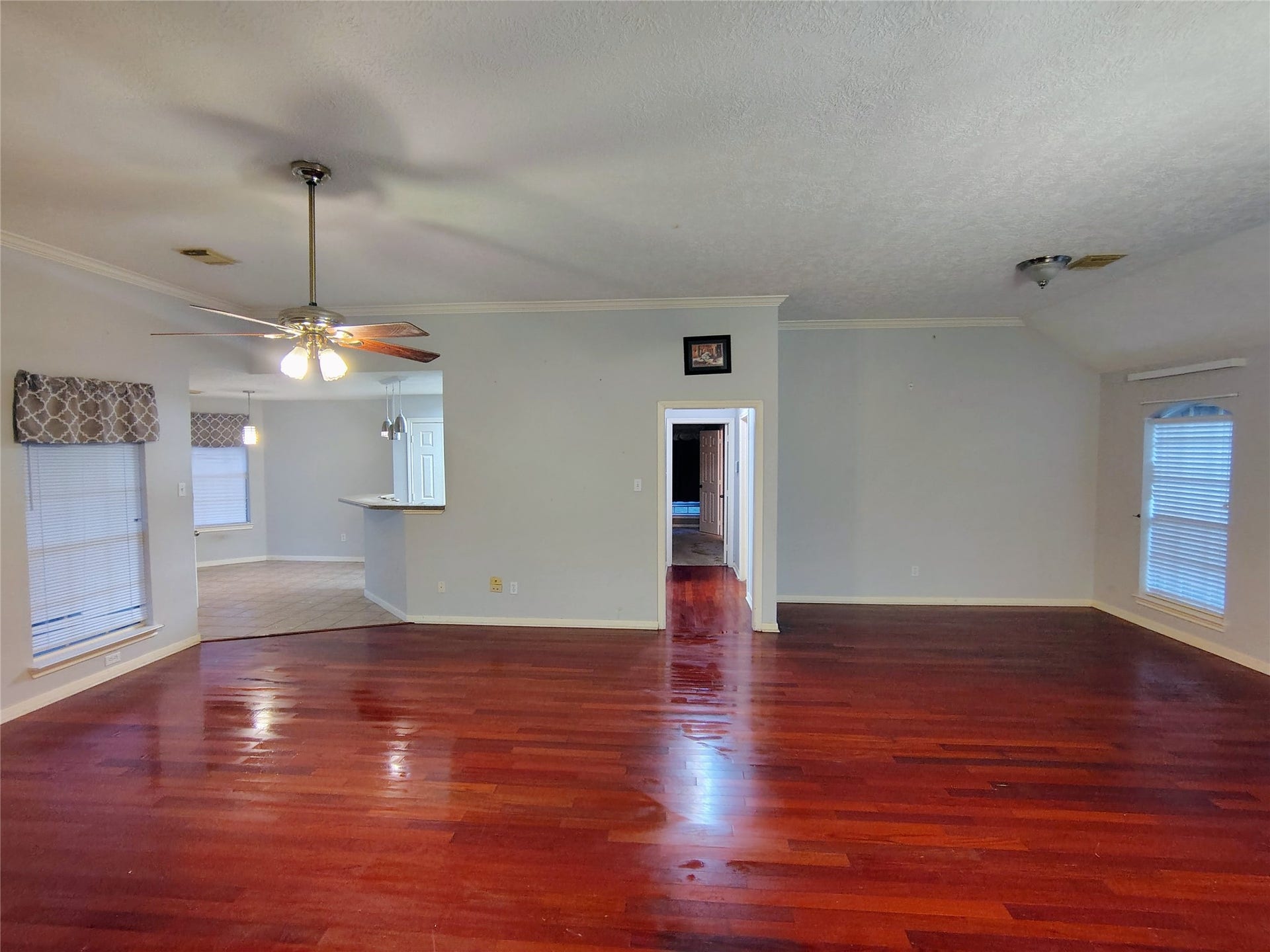 3443 Shore Shadows Drive, Crosby, TX 77532 Living area