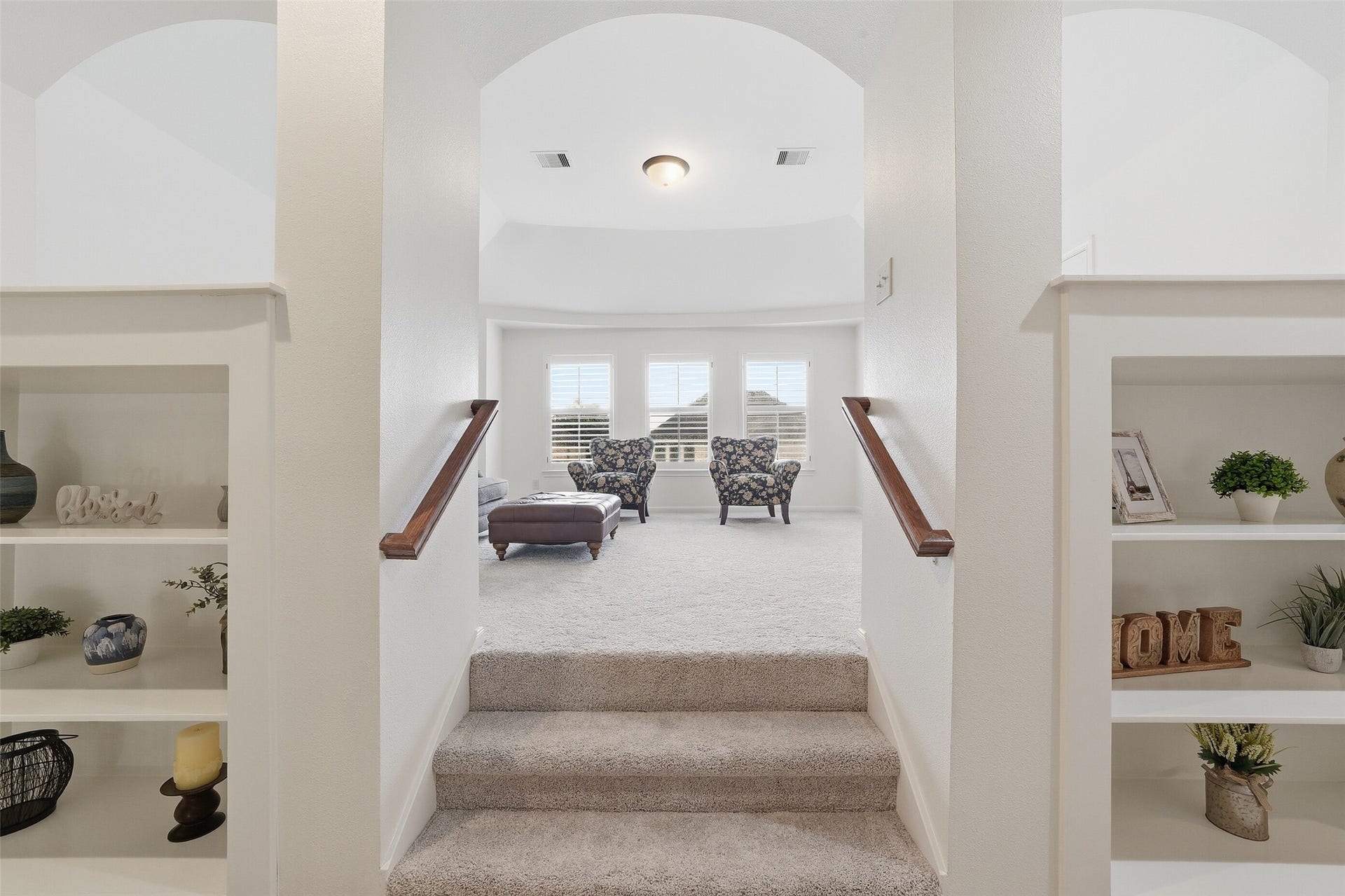 2815 Golden Larch Drive, Katy, TX 77494 Built-in book shelves flank the steps into the gameroom.