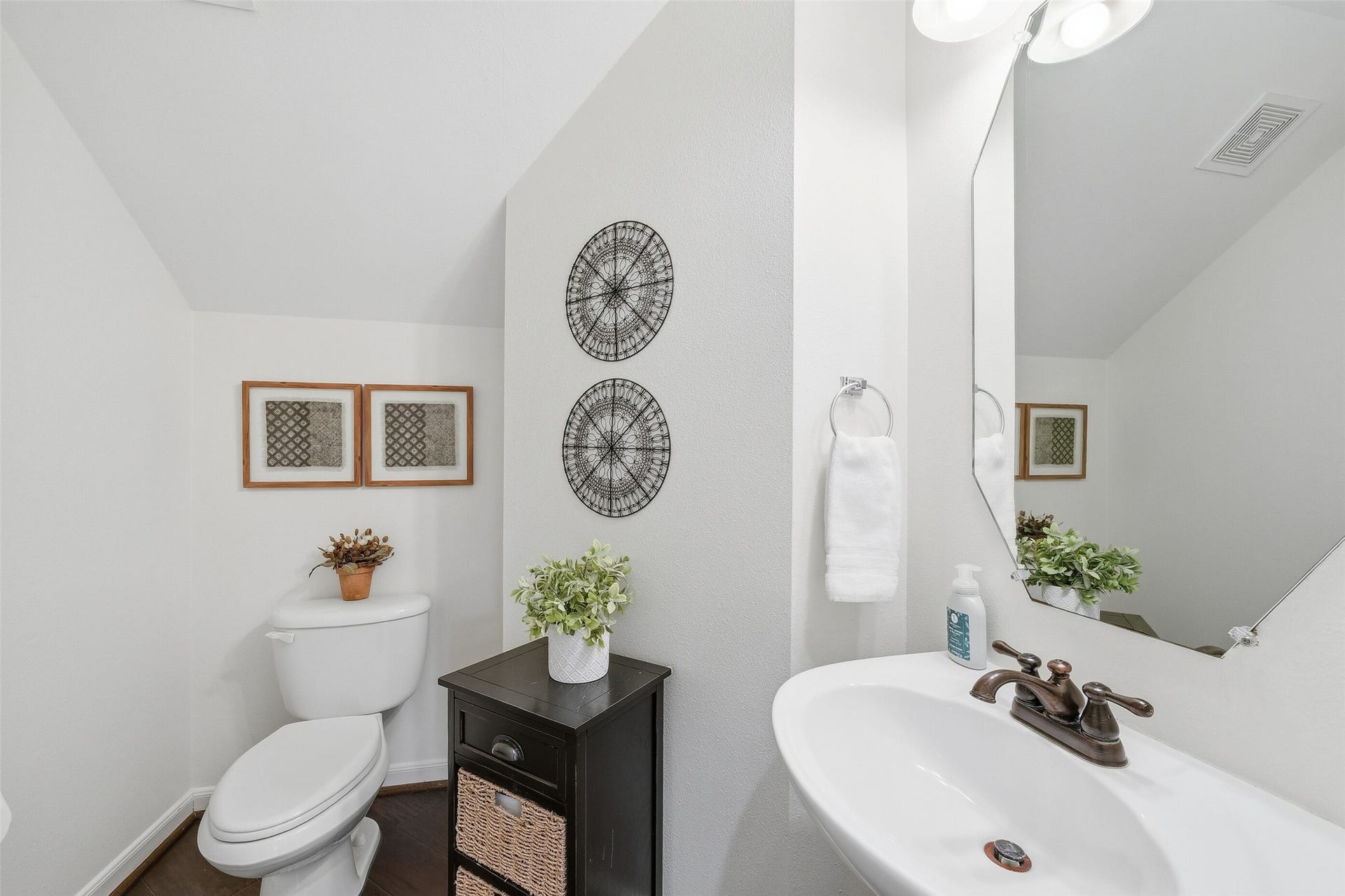 2815 Golden Larch Drive, Katy, TX 77494 Powder bath on the first floor.