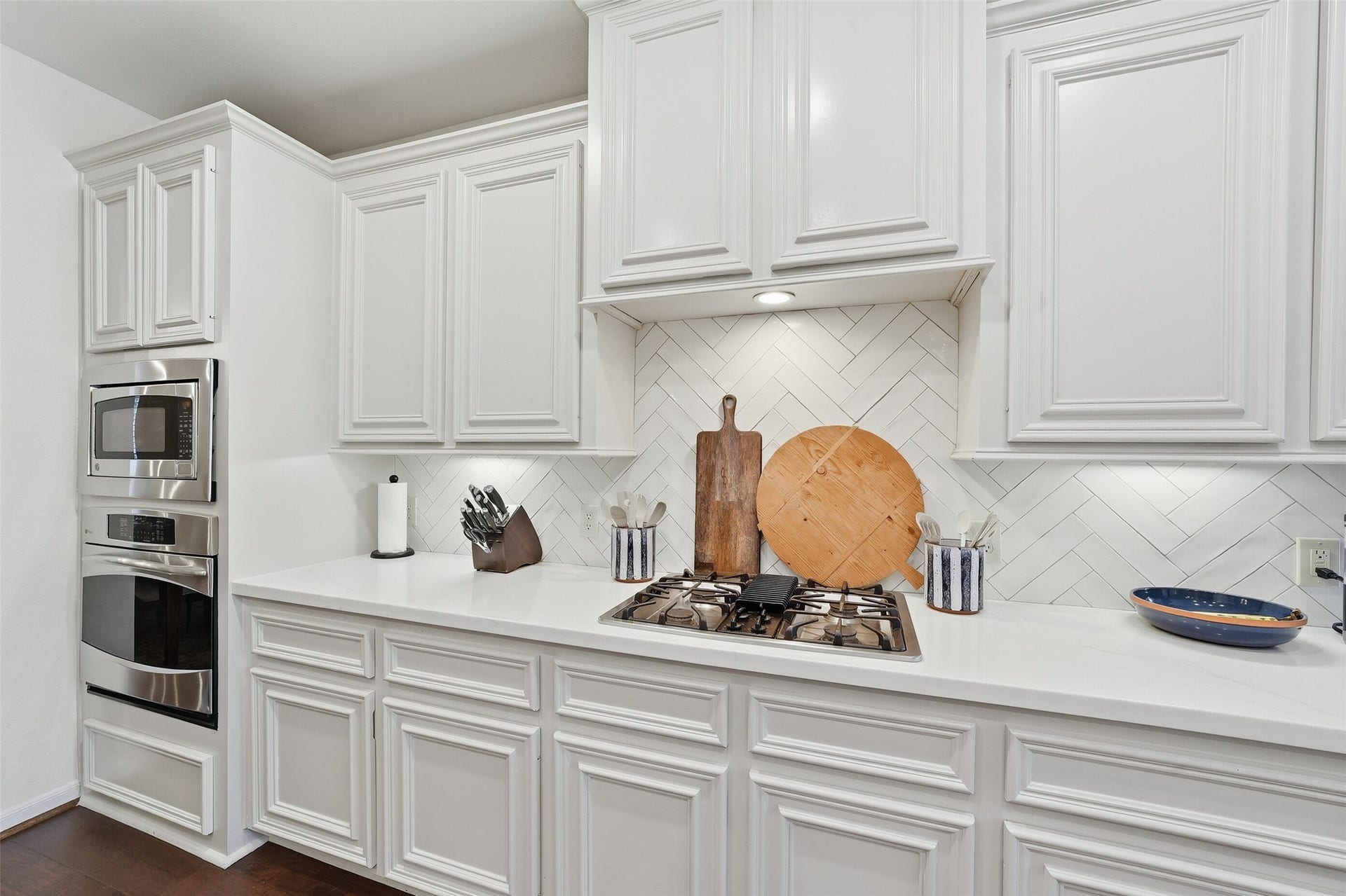 2815 Golden Larch Drive, Katy, TX 77494 A custom herringbone backsplash and undercabinet lighting set off this space beautifully.