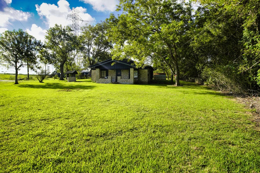 Property photo for 1203 County Road 677, Brazoria, TX