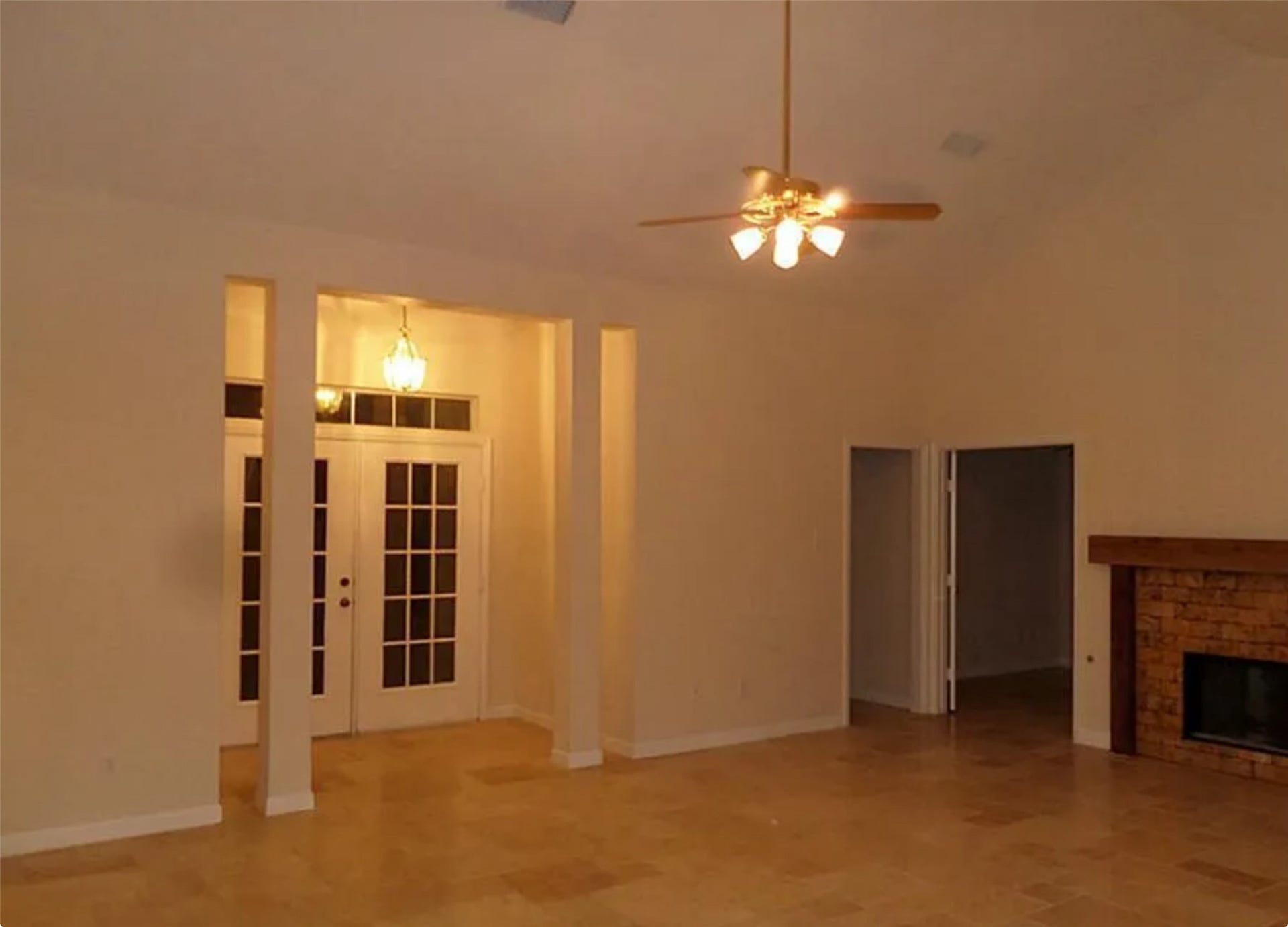 210 N Dreamweaver Circle, The Woodlands, TX 77380 Entry
