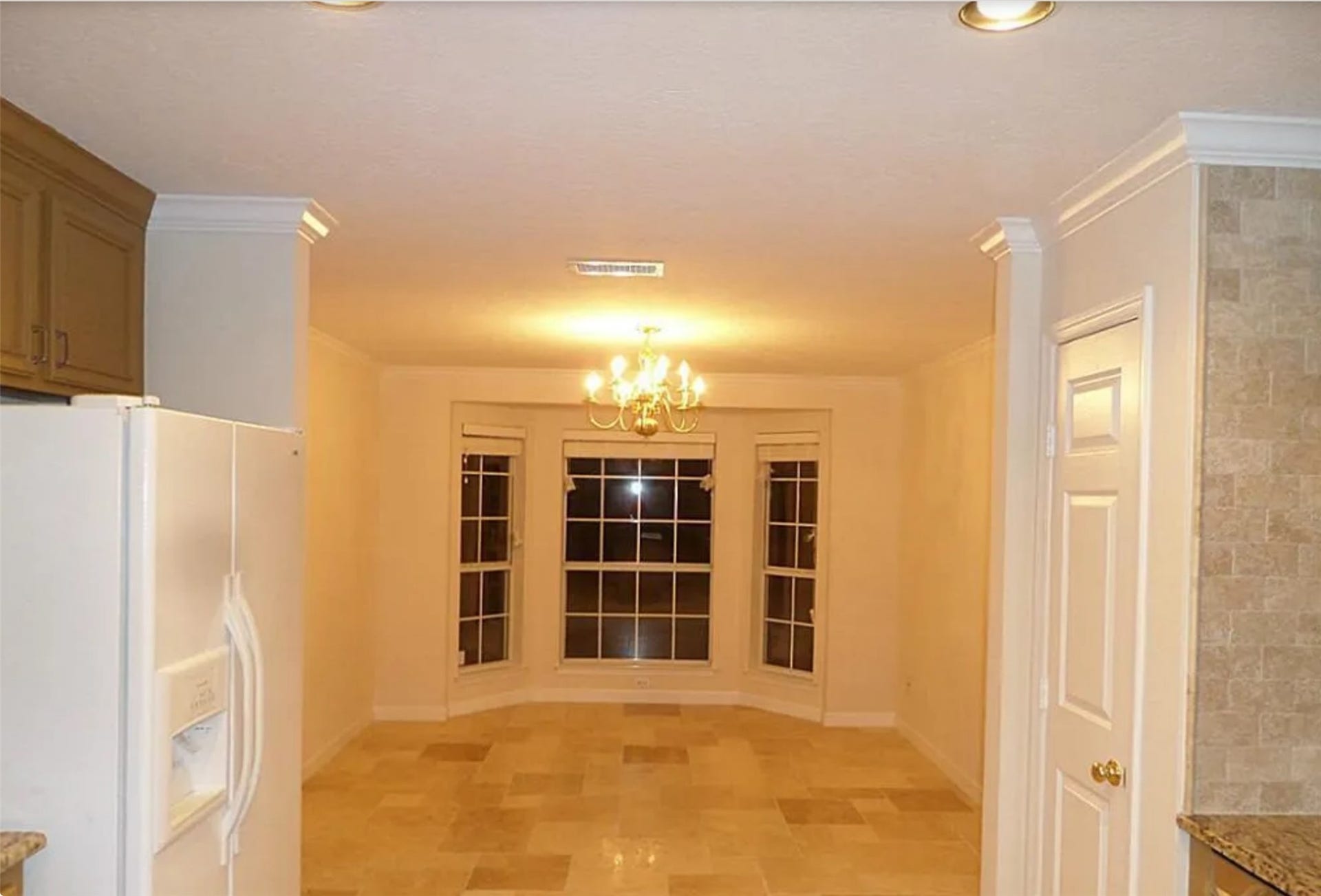210 N Dreamweaver Circle, The Woodlands, TX 77380 Dining
