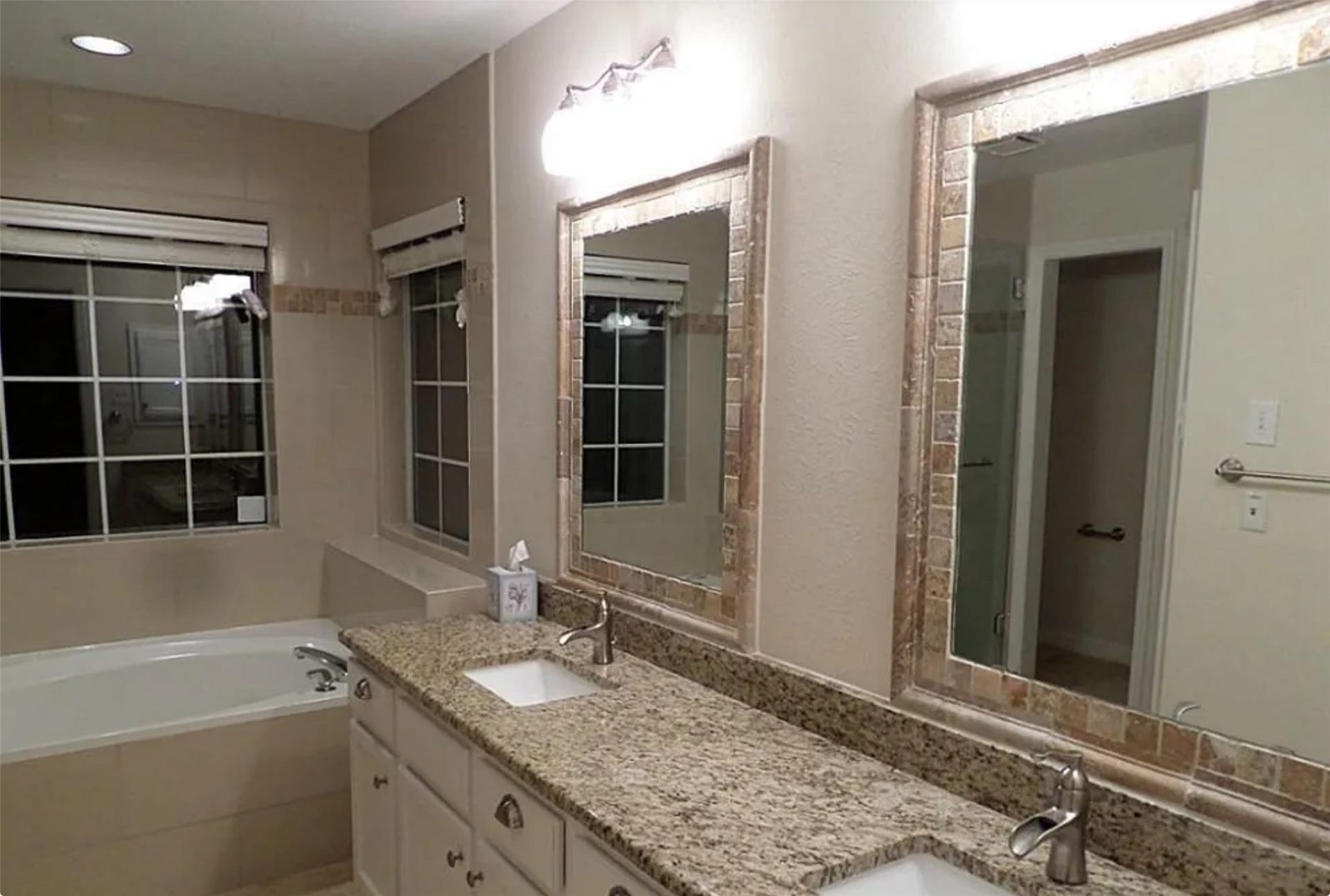 210 N Dreamweaver Circle, The Woodlands, TX 77380 Primary Bath Vanity