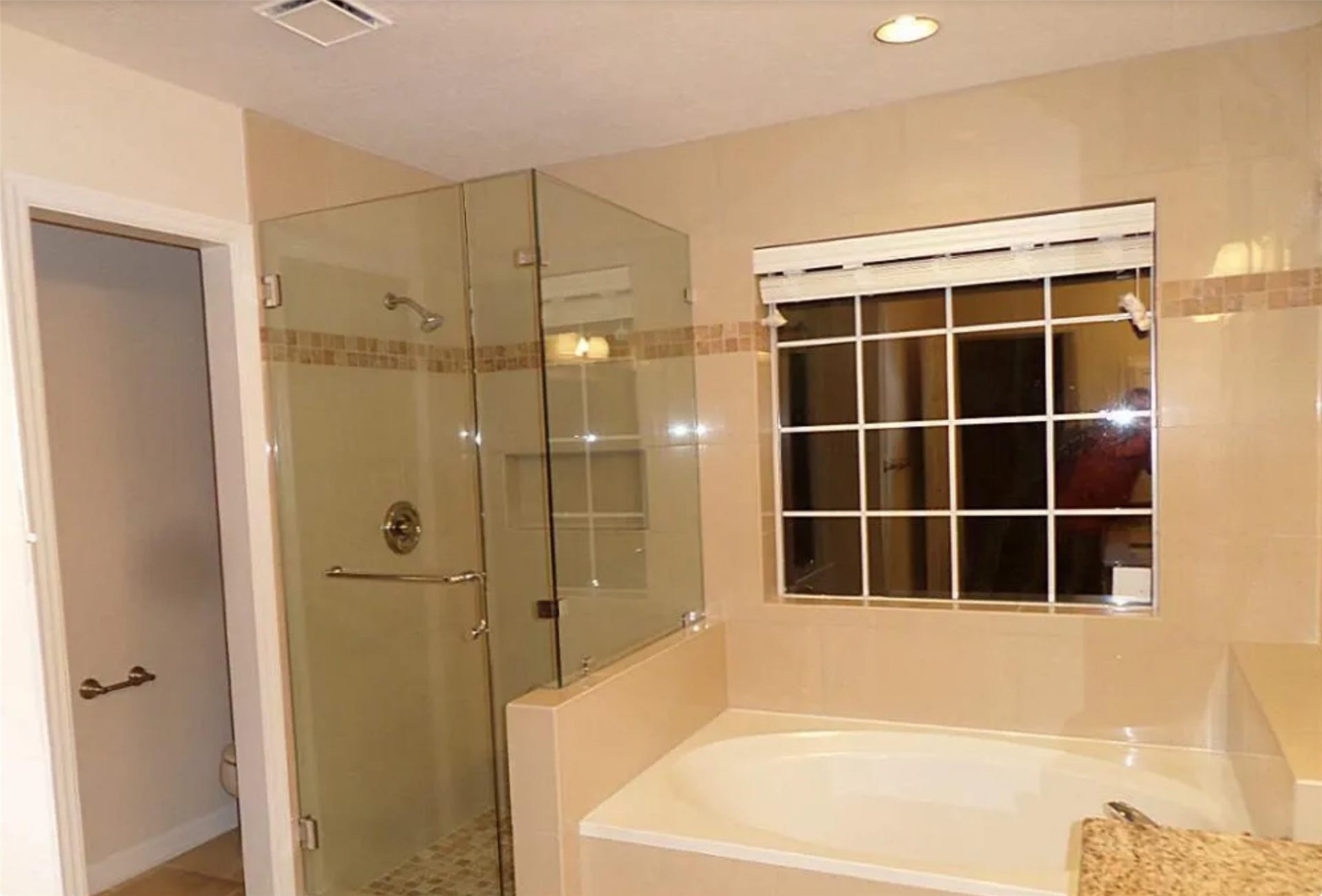 210 N Dreamweaver Circle, The Woodlands, TX 77380 Primary Bath