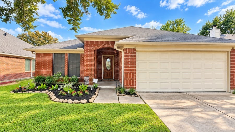 Property photo for 1619 Bonnie Lea Lane, Fresno, TX