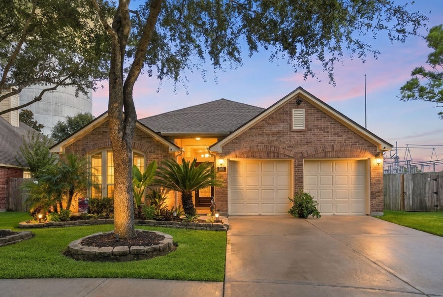 Property photo for 3101 Rock Brook Falls Lane, League City, TX
