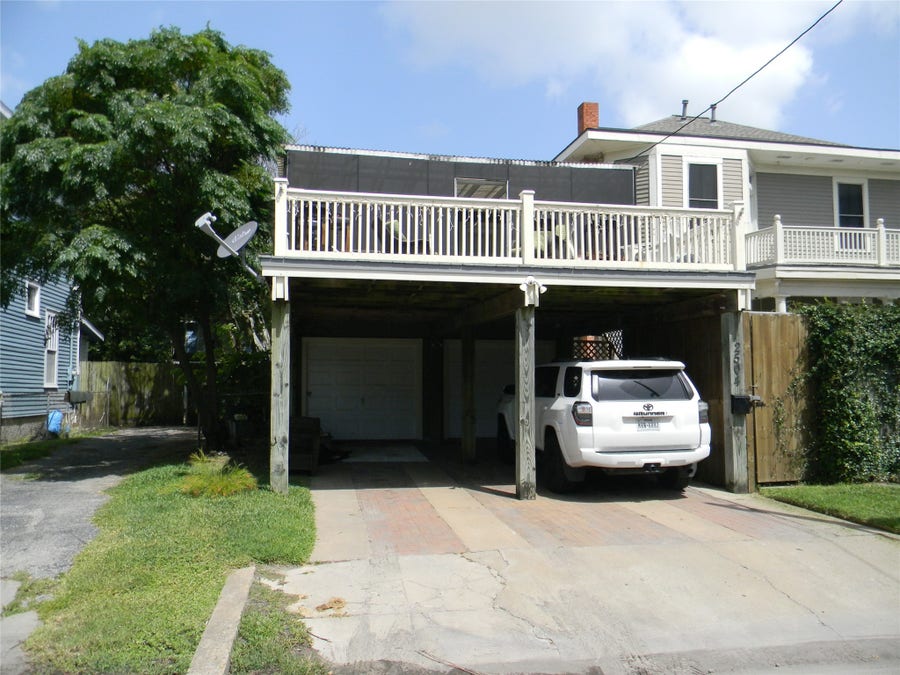 Property photo for 2504 Avenue P 1/2, Galveston, TX