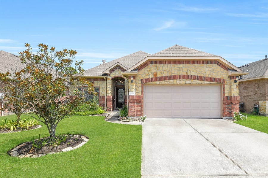 Property photo for 28622 Lockeridge Springs Drive, Spring, TX