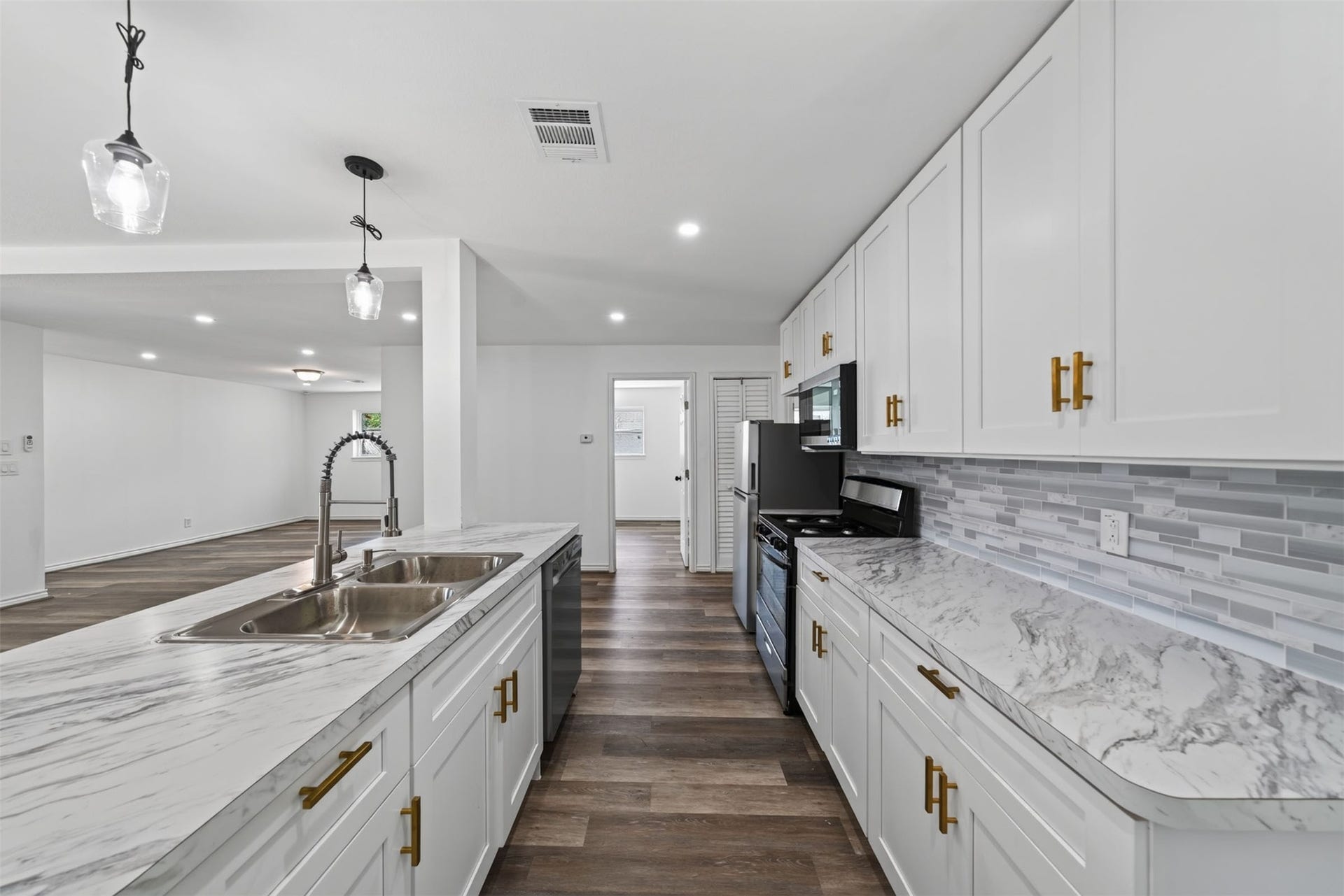 7338 Conley Street, Houston, TX 77021 7338 Conley Street, Houston, TX 77021