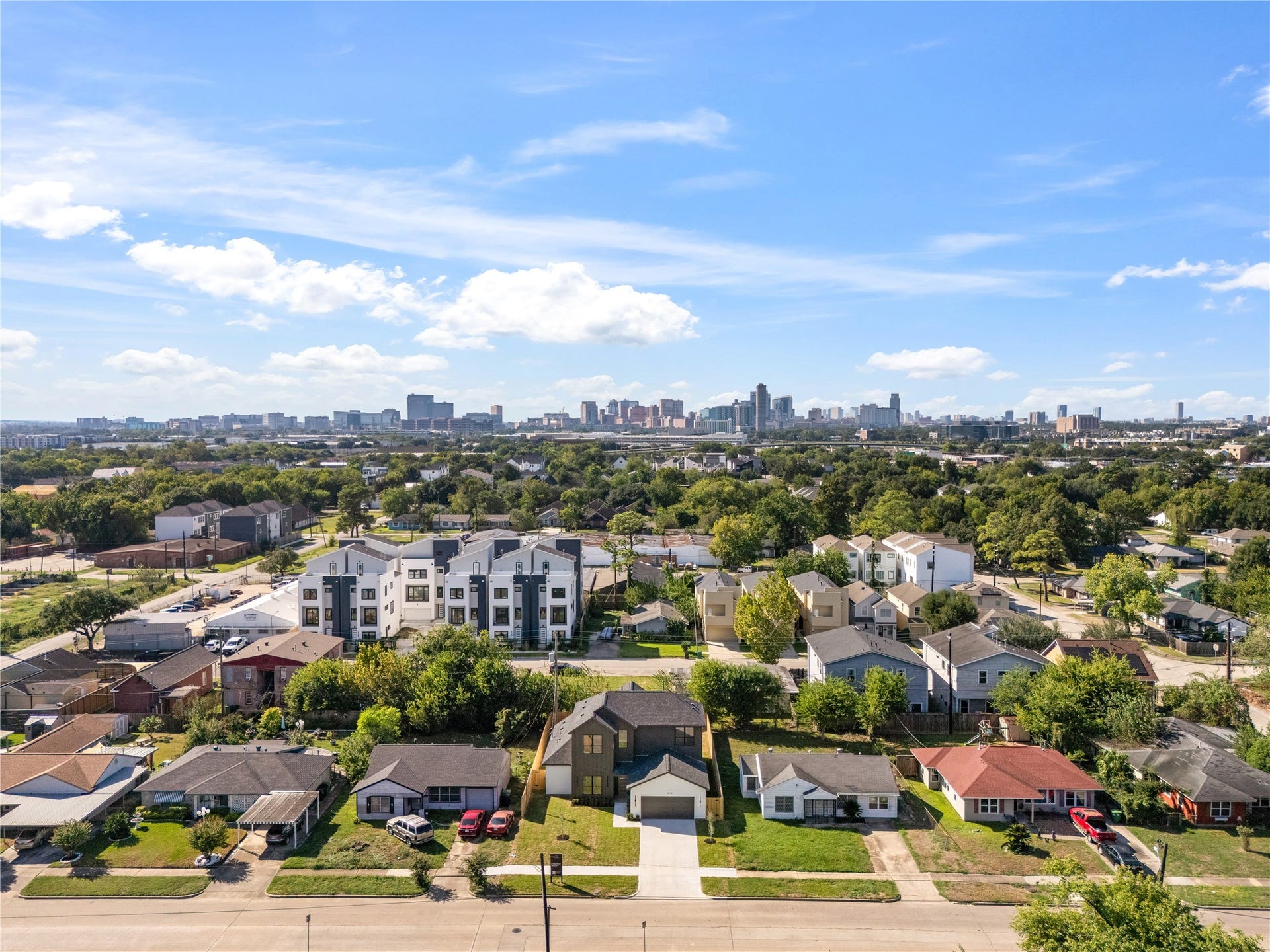 6714 Tierwester Street, Houston, TX 77021 With the Downtown Houston skyline on the horizon, this aerial perspective highlights the property's connection to the surrounding city.
