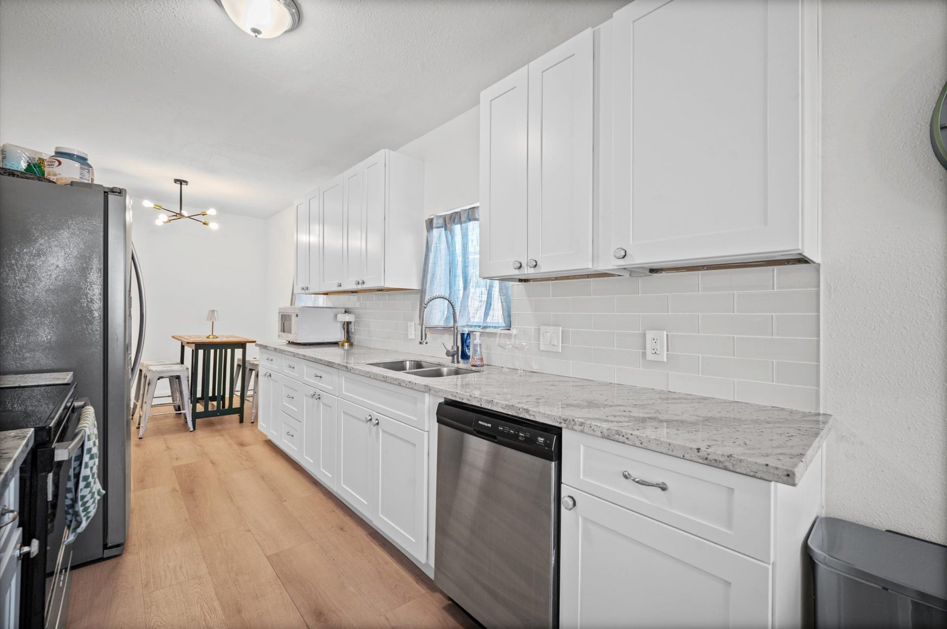 3905 Cotswold Street, Houston, TX 77009 Stainless Steel appliances