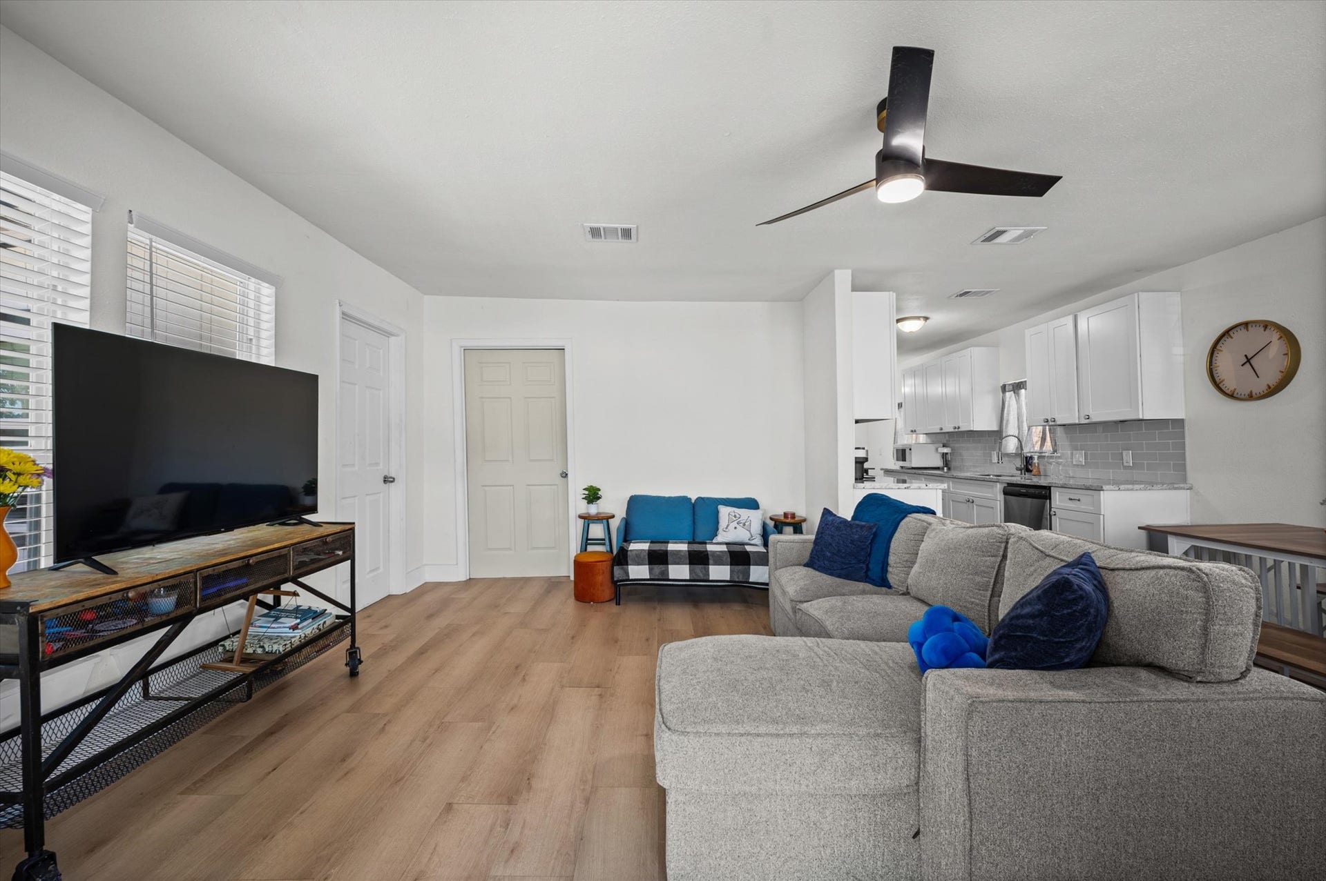 3905 Cotswold Street, Houston, TX 77009 3905 Cotswold Street, Houston, TX 77009
