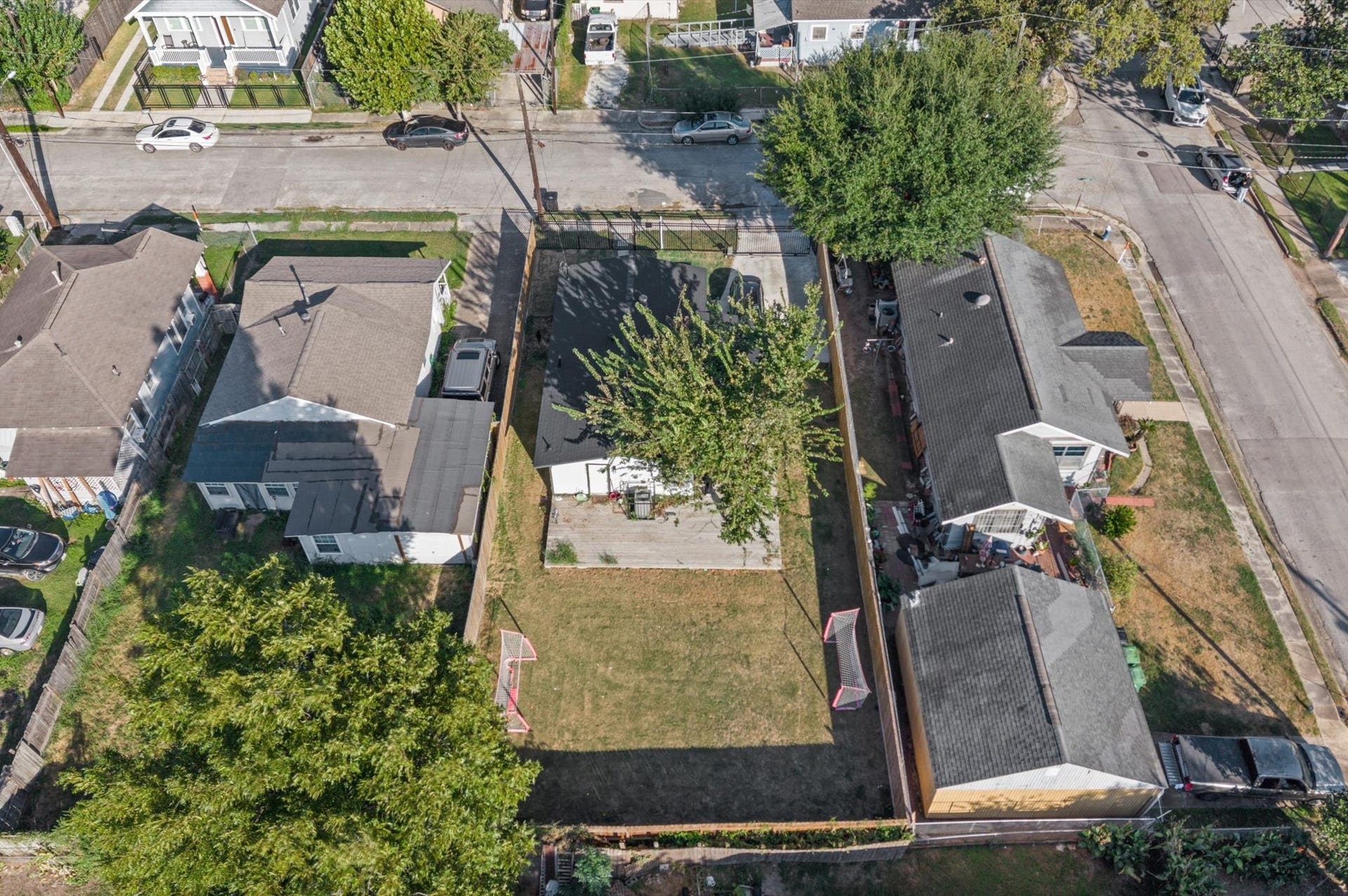 3905 Cotswold Street, Houston, TX 77009 3905 Cotswold Street, Houston, TX 77009
