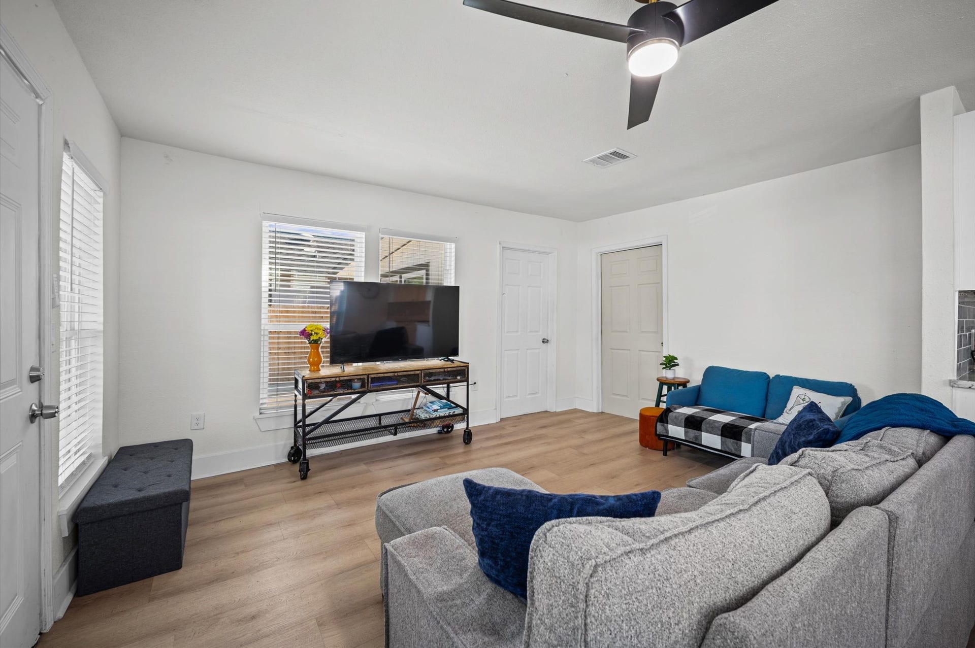 3905 Cotswold Street, Houston, TX 77009 3905 Cotswold Street, Houston, TX 77009
