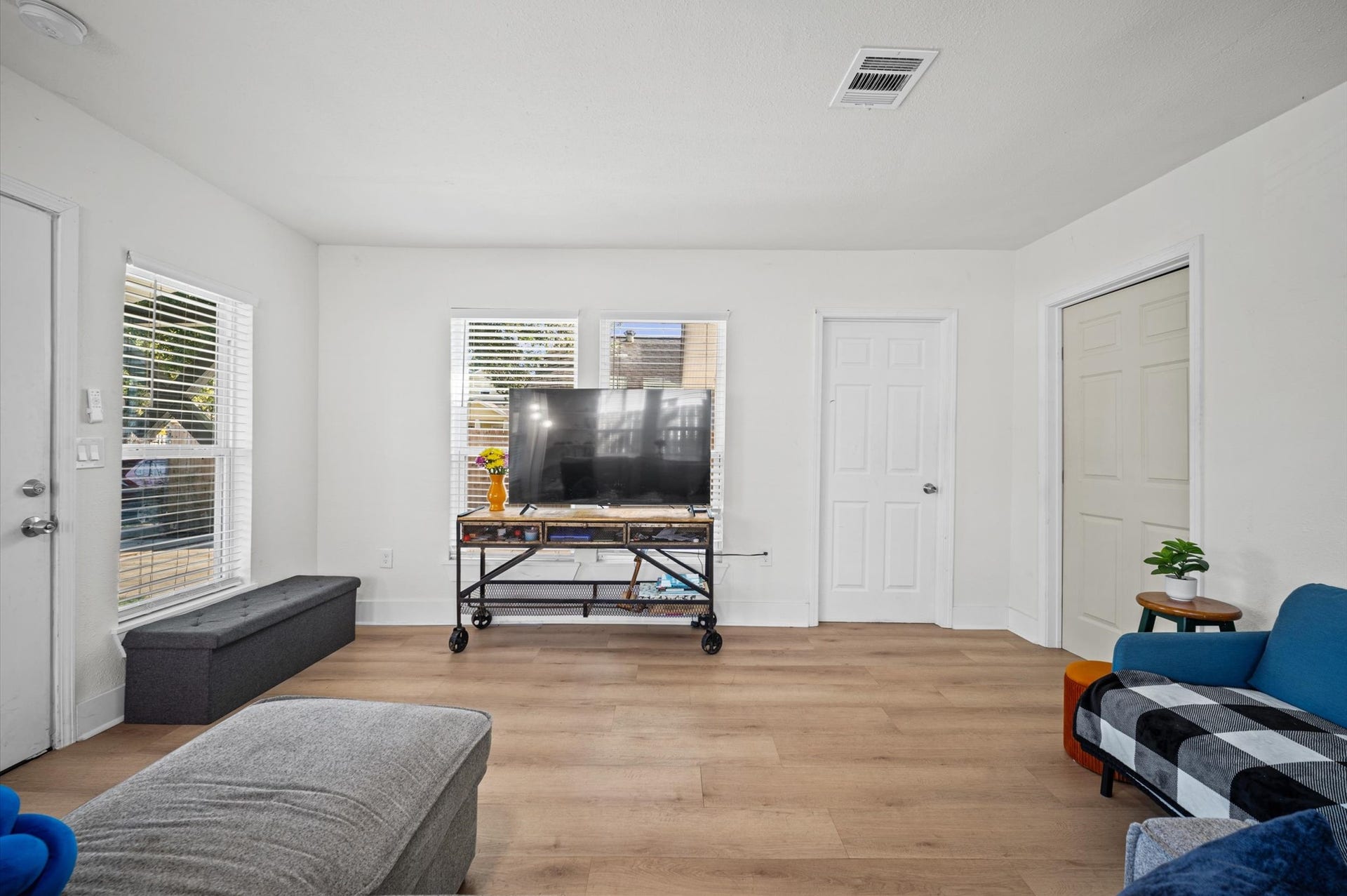 3905 Cotswold Street, Houston, TX 77009 3905 Cotswold Street, Houston, TX 77009