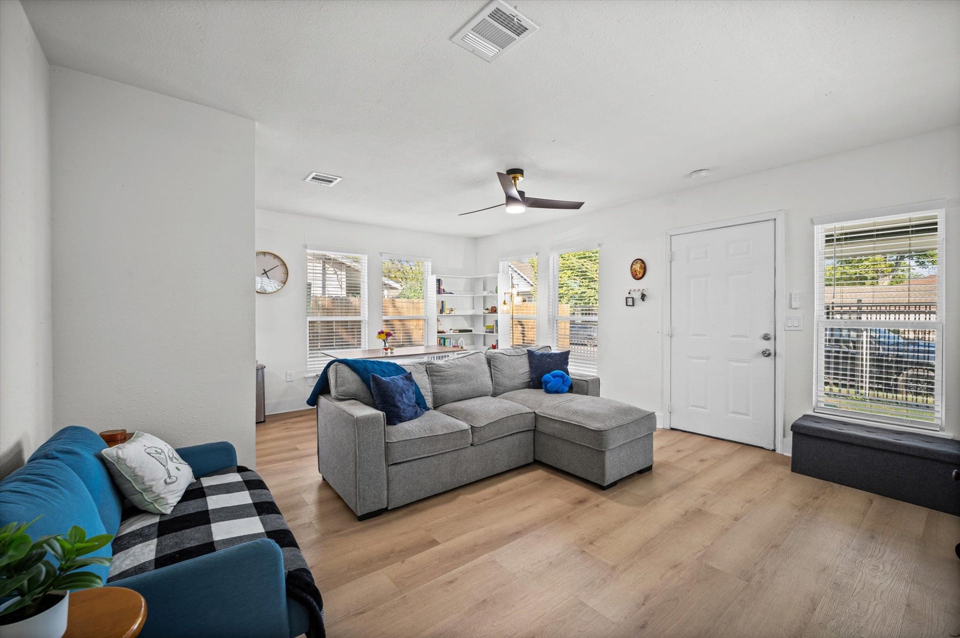 3905 Cotswold Street, Houston, TX 77009 3905 Cotswold Street, Houston, TX 77009