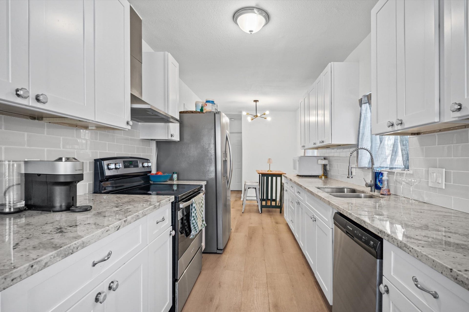 3905 Cotswold Street, Houston, TX 77009 Beautiful updated kitchen!