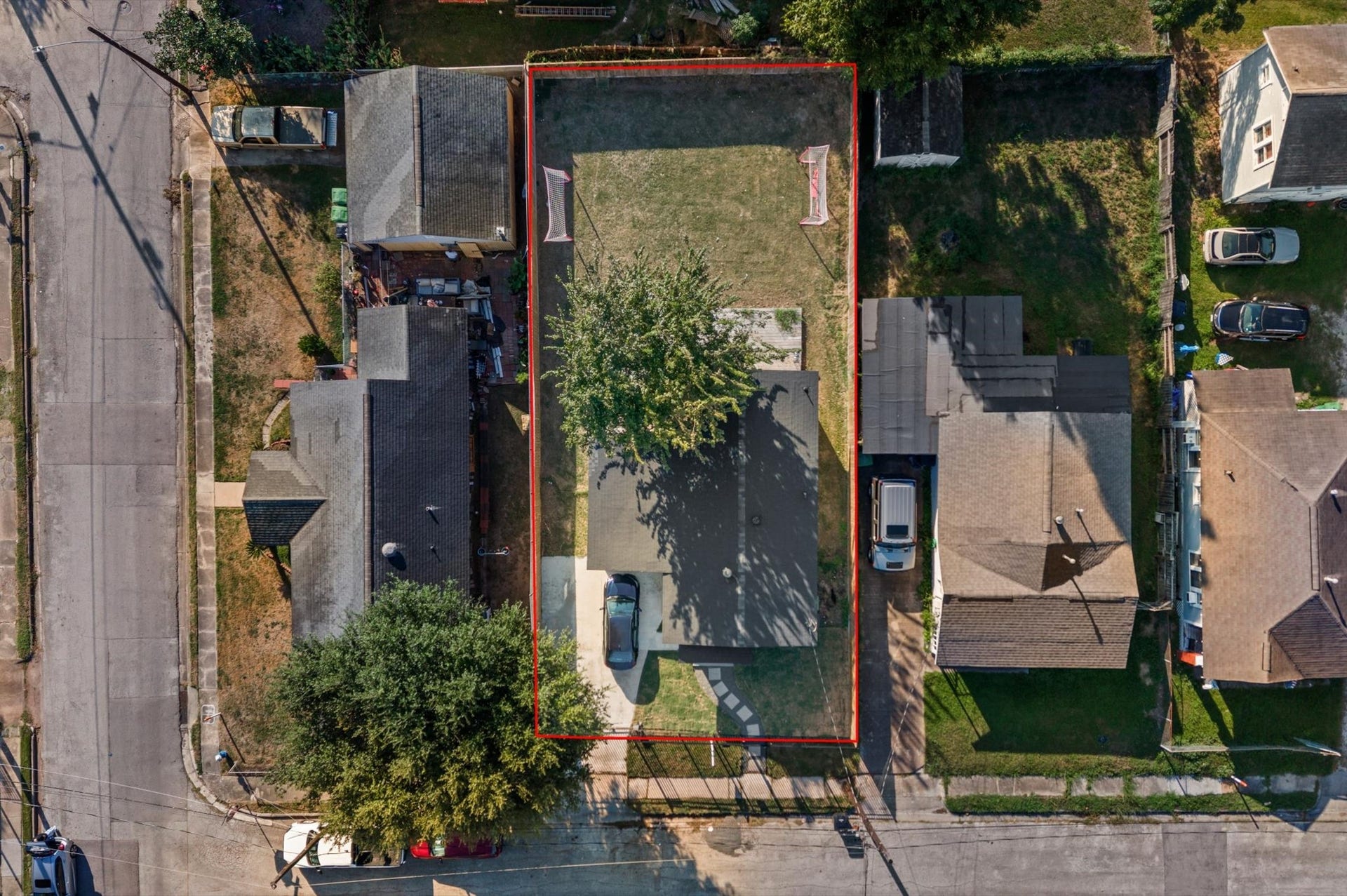 3905 Cotswold Street, Houston, TX 77009 3905 Cotswold Street, Houston, TX 77009