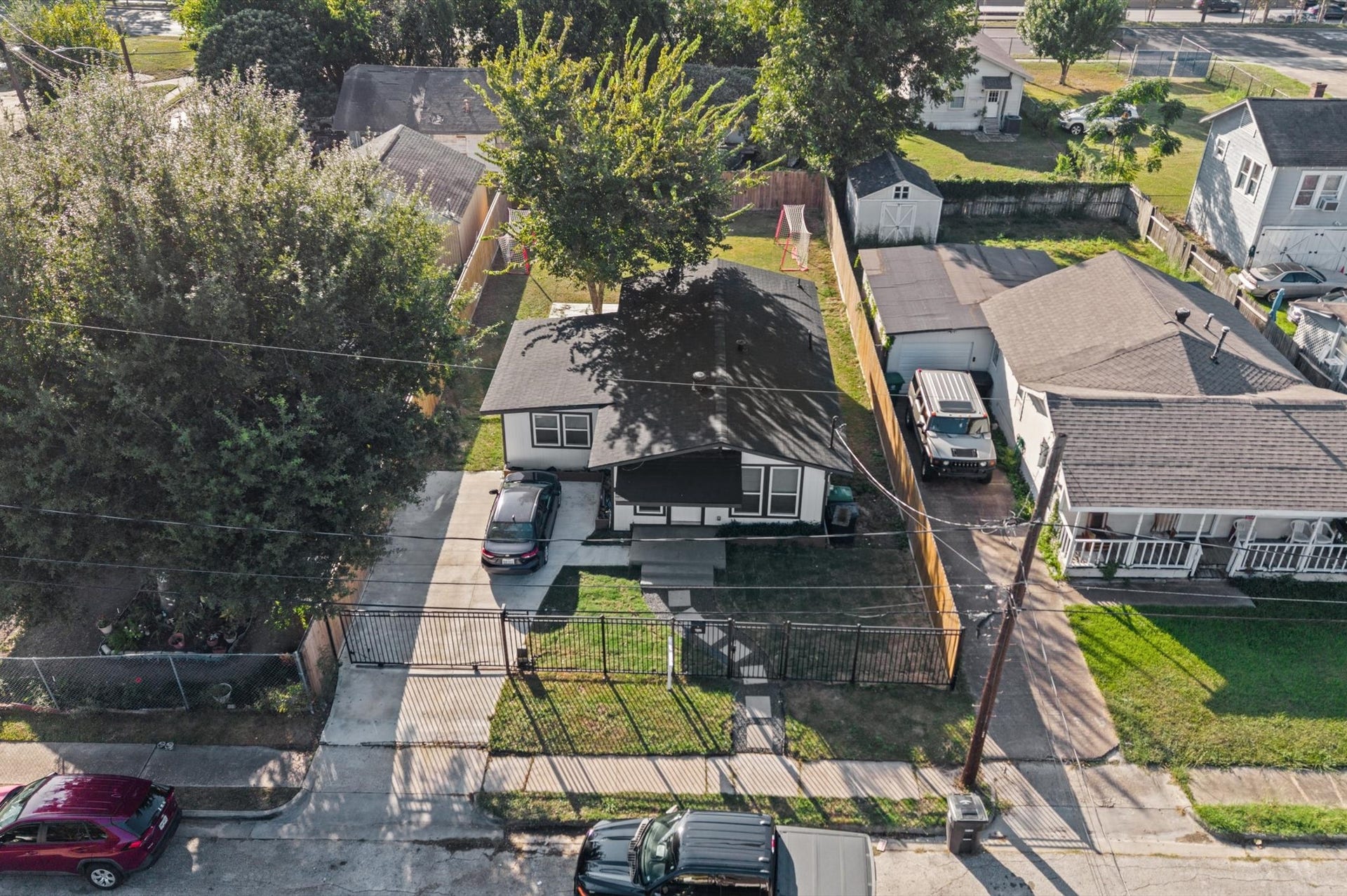 3905 Cotswold Street, Houston, TX 77009 3905 Cotswold Street, Houston, TX 77009