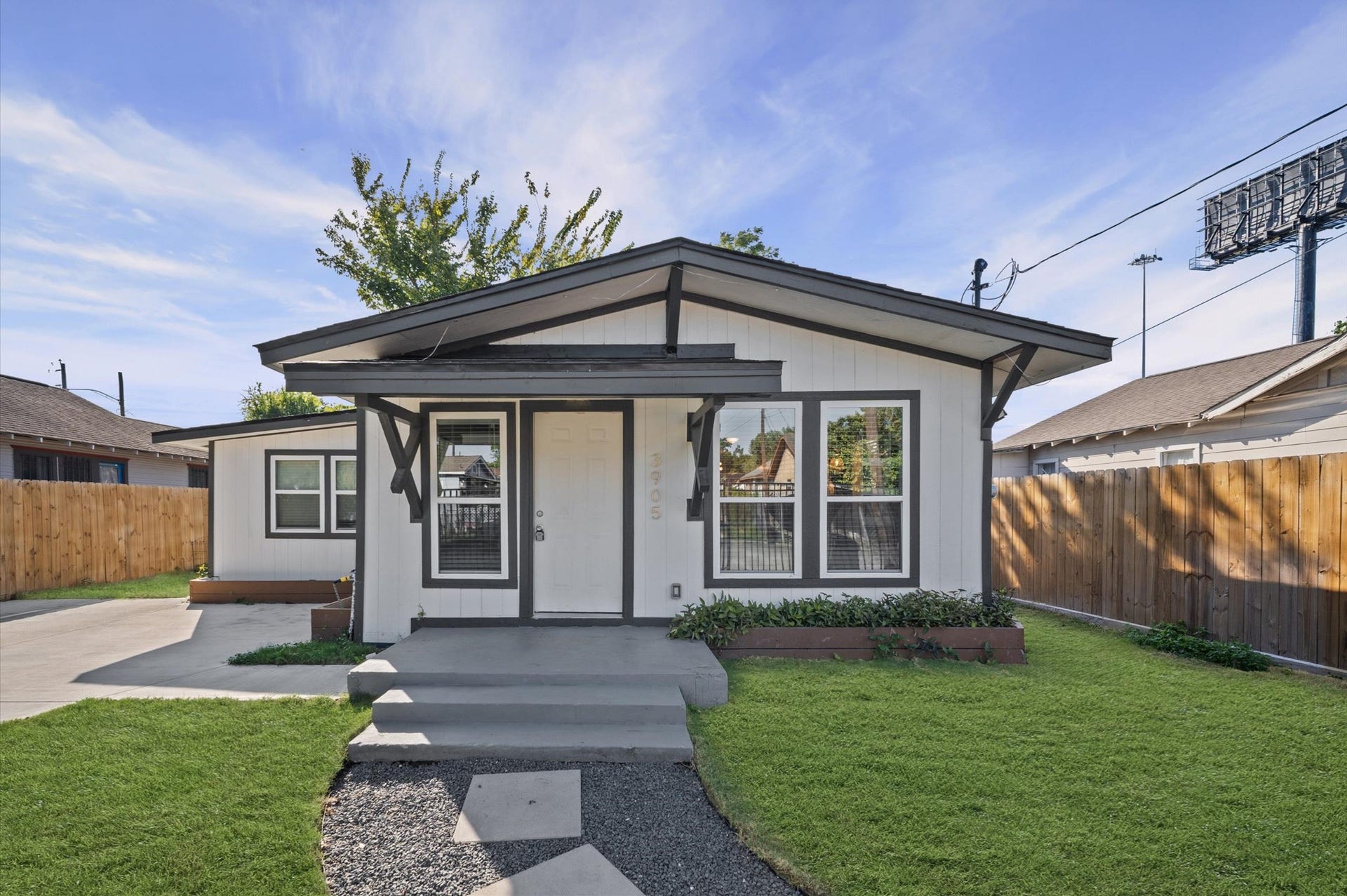 3905 Cotswold Street, Houston, TX 77009 This cottage home has an amazing location and no HOA