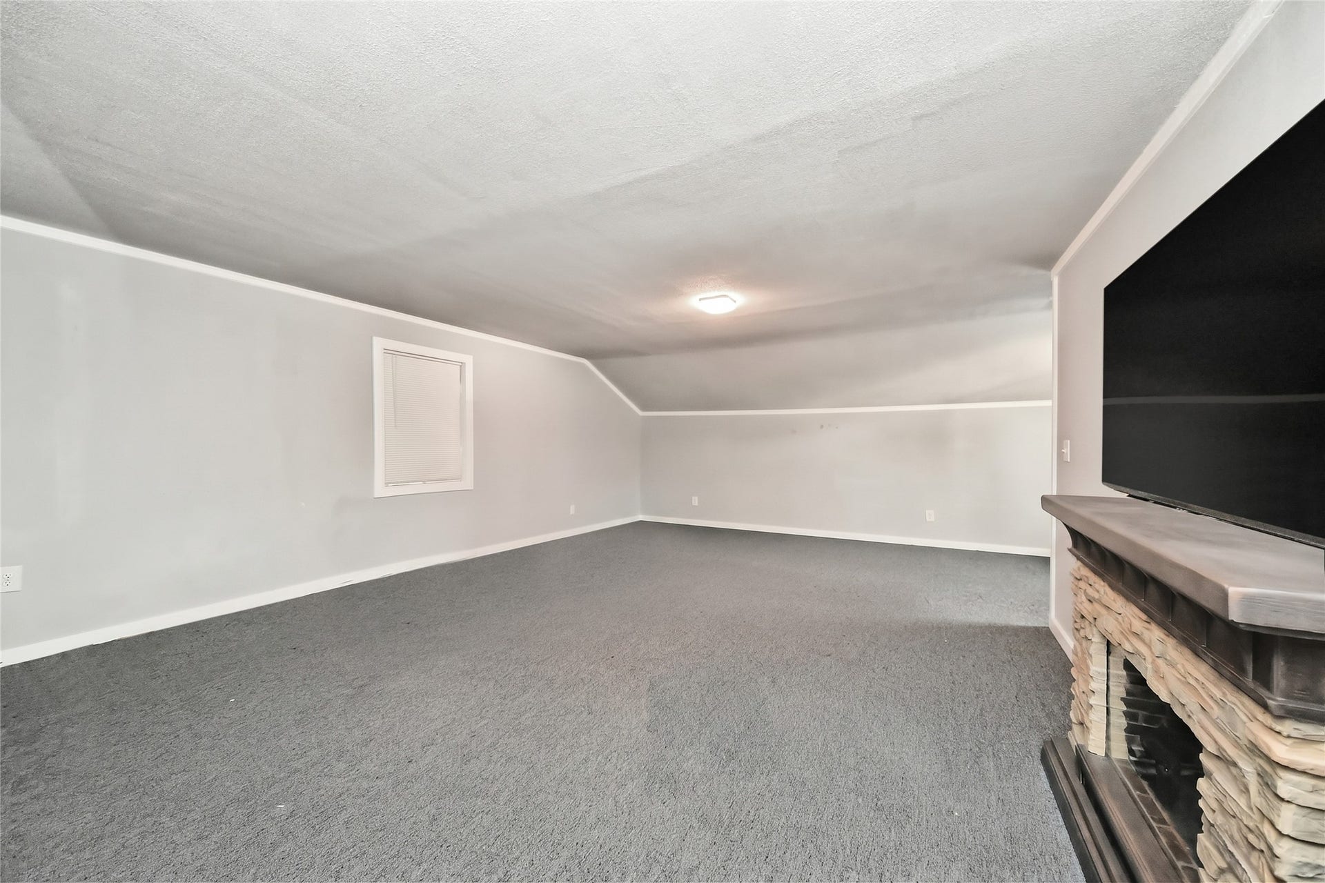 26602 Maplewood Drive, Spring, TX 77386 Climate controlled space over the garage