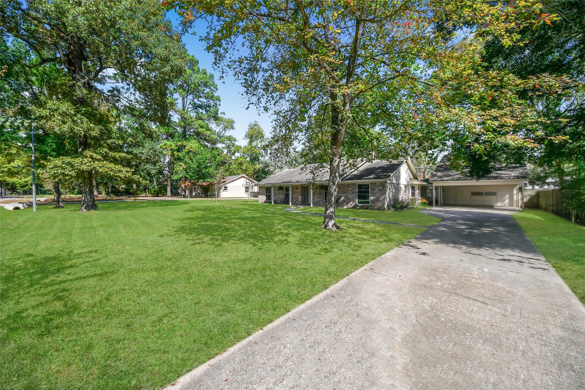 26602 Maplewood Drive, Spring, TX 77386 Long driveway