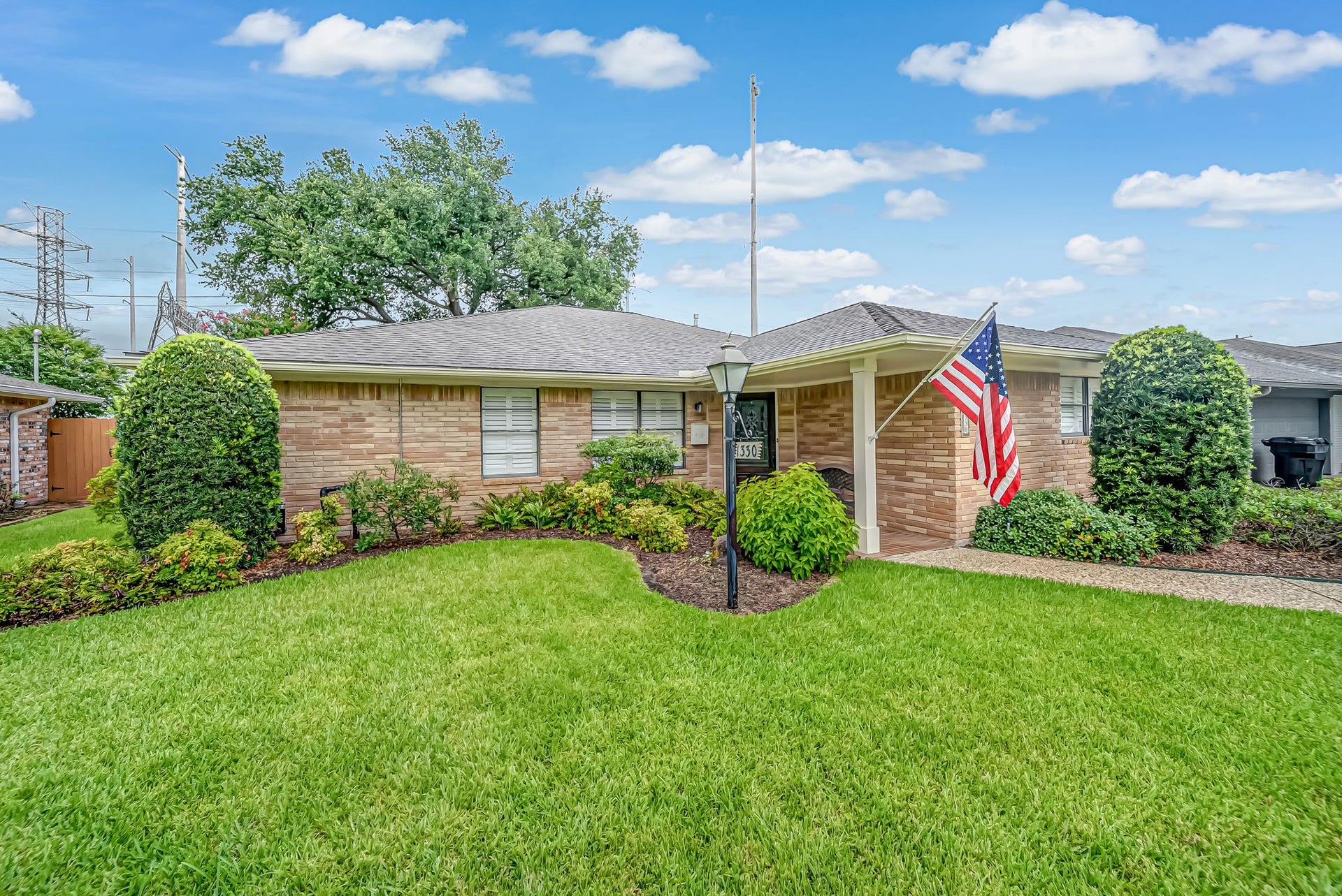 1330 Foxwood Road, Houston, TX 77008