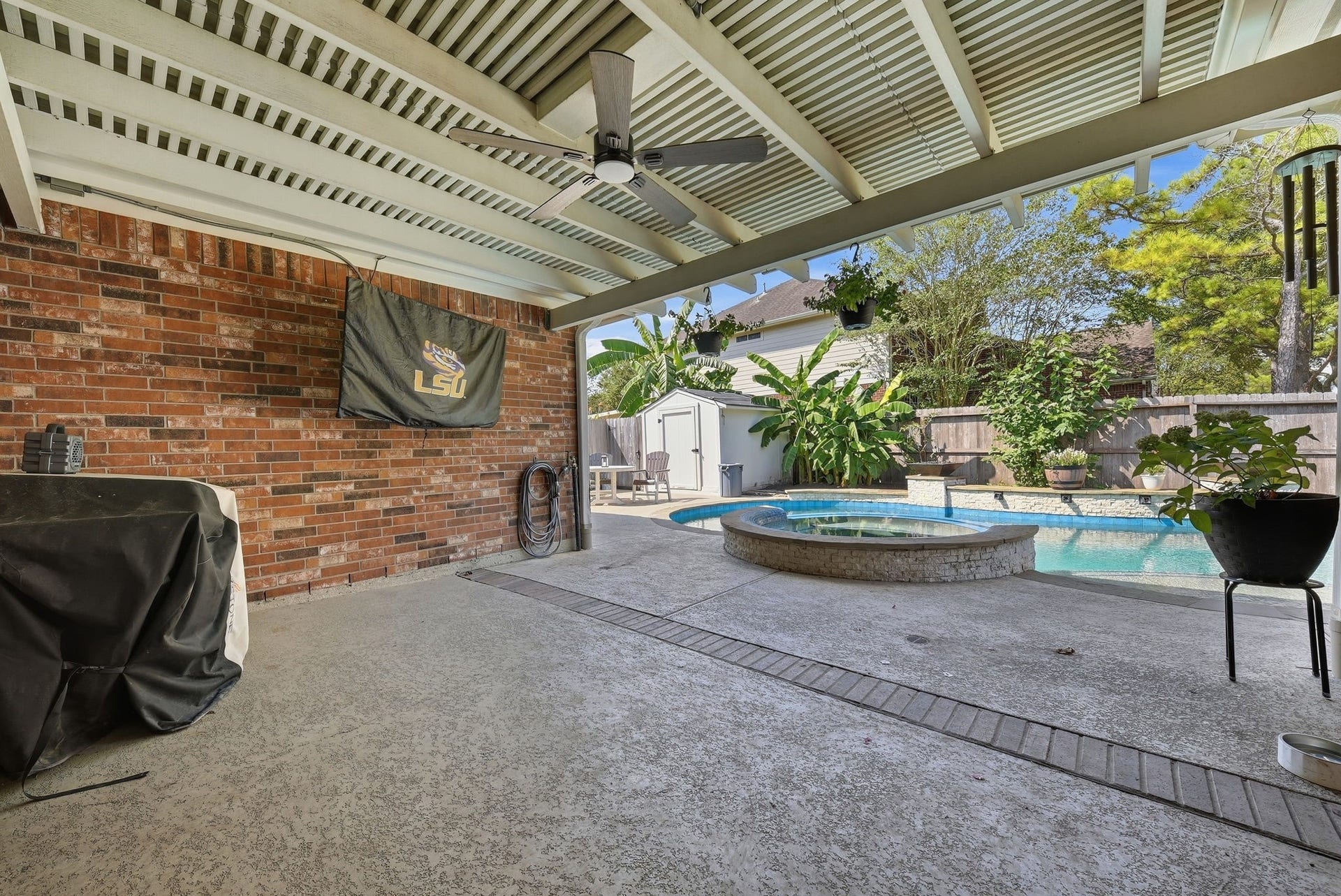 402 Prattwood Court, League City, TX 77573 Covered patio with ceiling fan. Grill + TV not included.