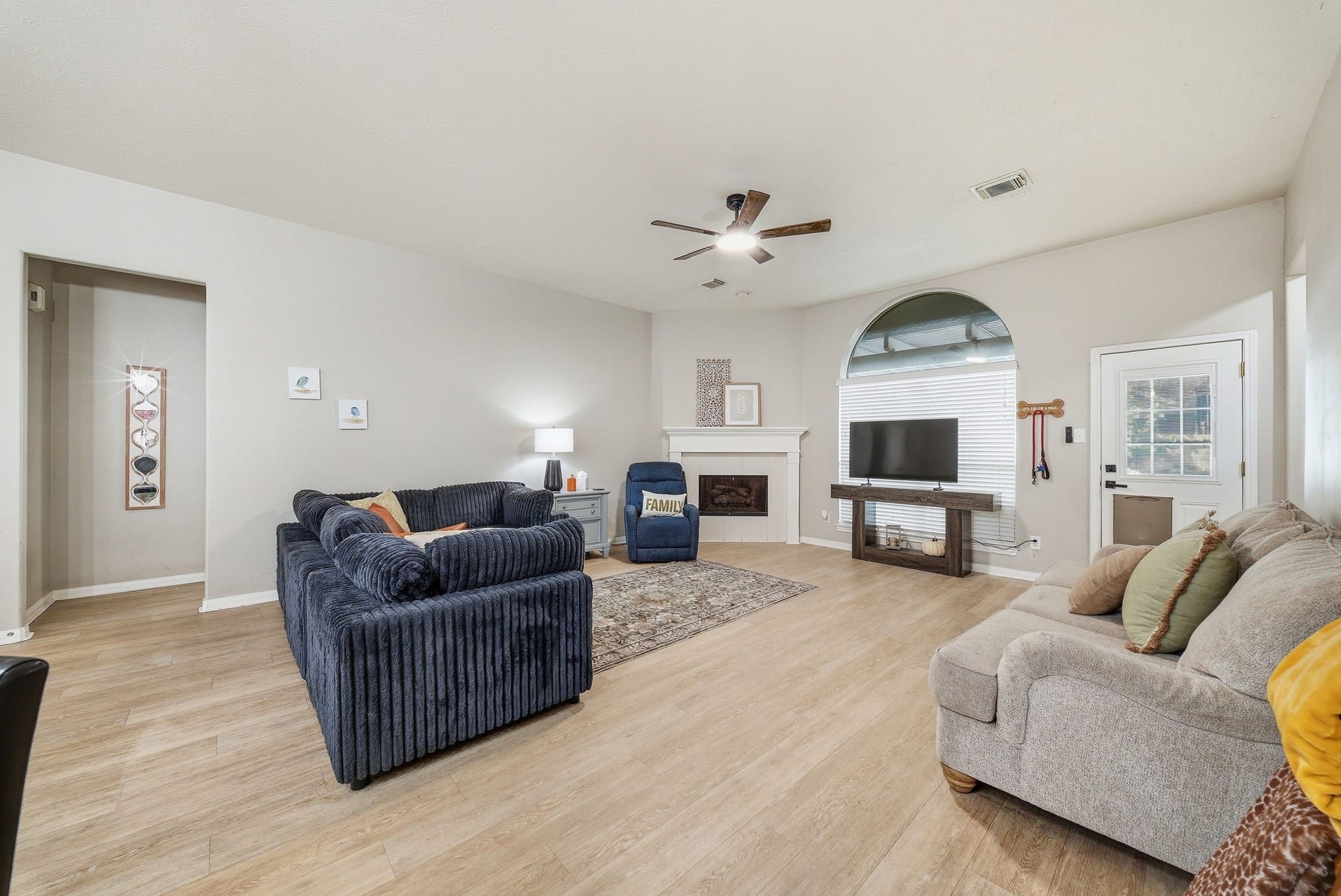 402 Prattwood Court, League City, TX 77573 The kitchen is open to the spacious living room!