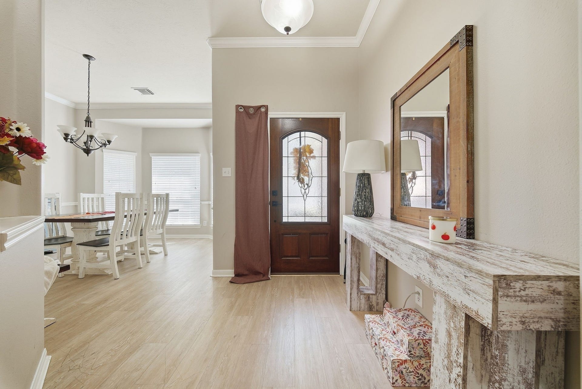 402 Prattwood Court, League City, TX 77573 Large foyer that peeks into the formal dining area