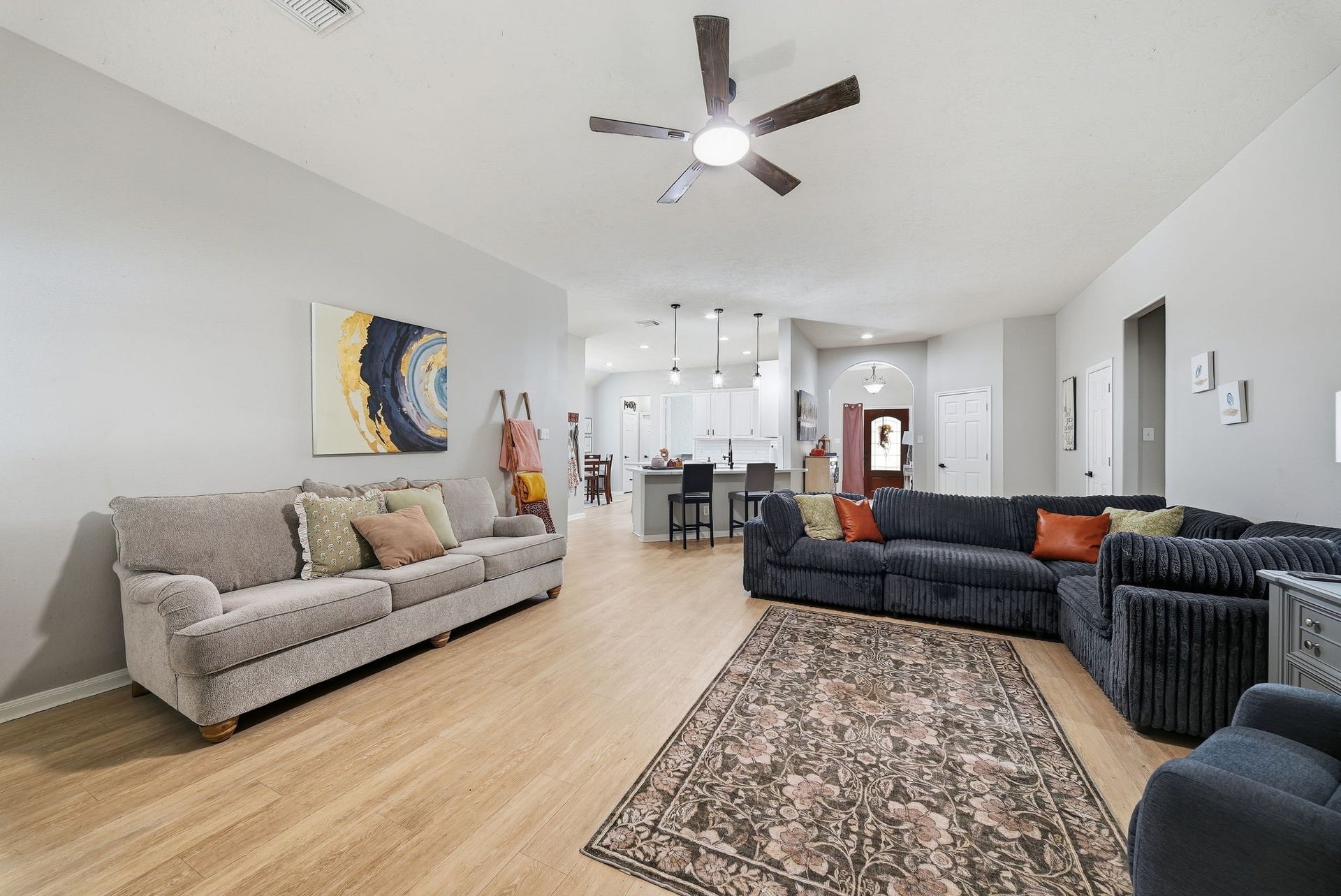 402 Prattwood Court, League City, TX 77573 Open floor plan