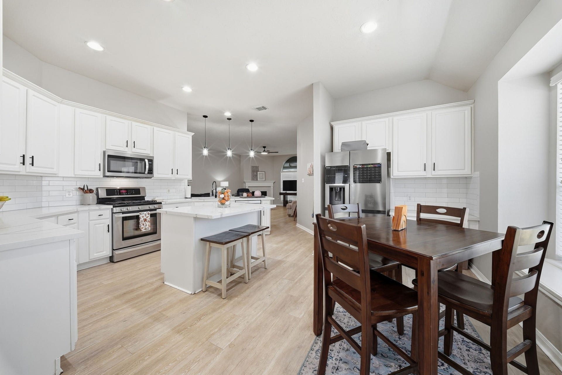402 Prattwood Court, League City, TX 77573 Built in desk area to the right of the fridge